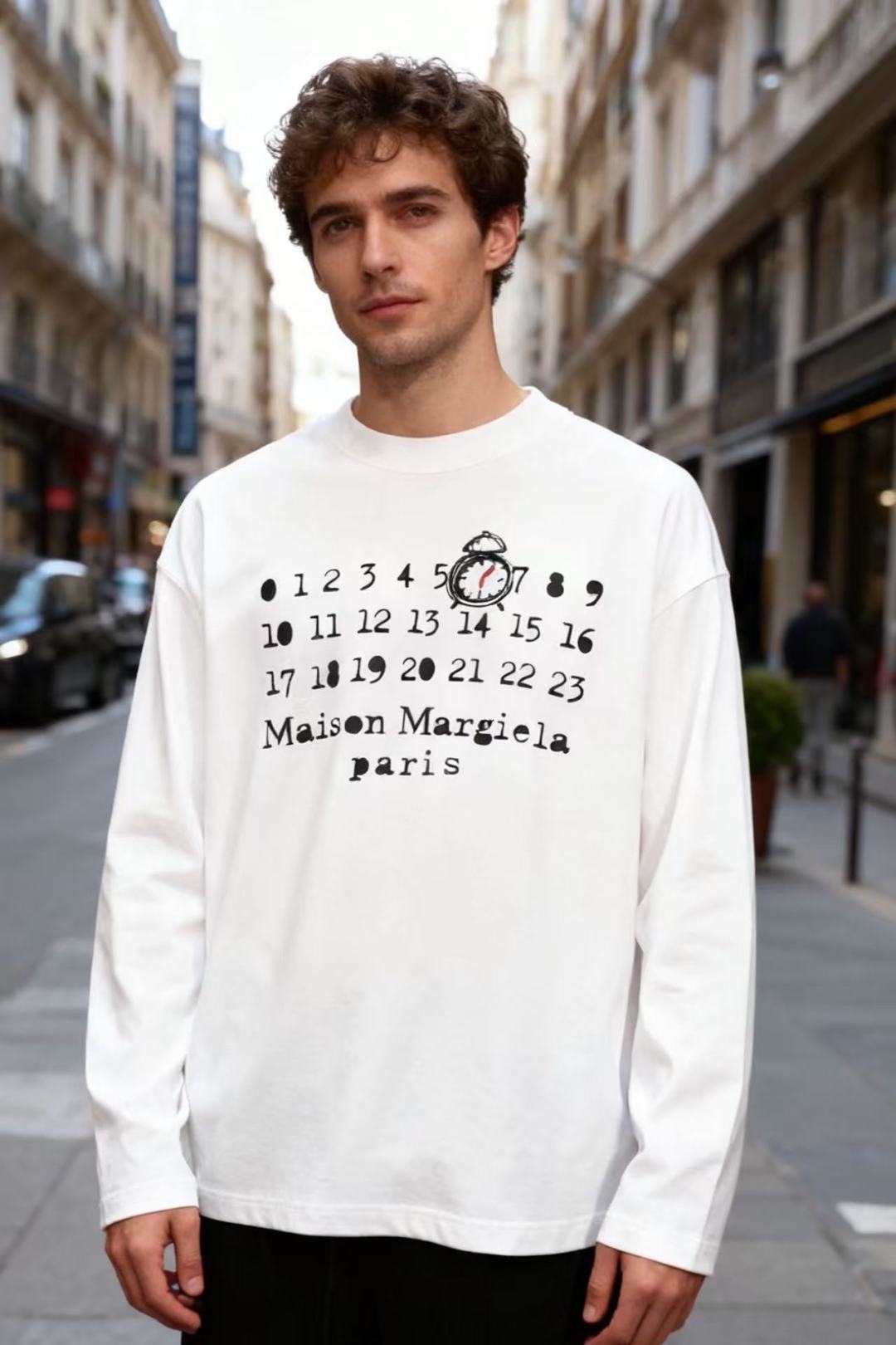 NO:596600,Martin Margiela. New for fall!  Classic men's round neck trendy long-sleeved shirt!  Made of comfortable and warm fabric!  There is the brand's original LOGO on the chest. The fabric is soft in texture and the style is simple and fashionable. It is a light luxury street style item. It is suitable for daily casual wear and can easily create a trendy look. Sizes S-XL, shipped the next day!  ,,masion margiela,alexander wang19860909马丁马吉拉. 秋季新品！经典男士圆领潮牌长袖衫！采用舒适保暖面料！胸前有品牌原版LOGO标识,面料质感柔软,风格简约时尚,属于街头轻奢风单品,适合日常休闲穿搭,能轻松打造潮流感造型.尺码S-XL,隔天出货！,,masion margiela,alexander wang,Men's clothing