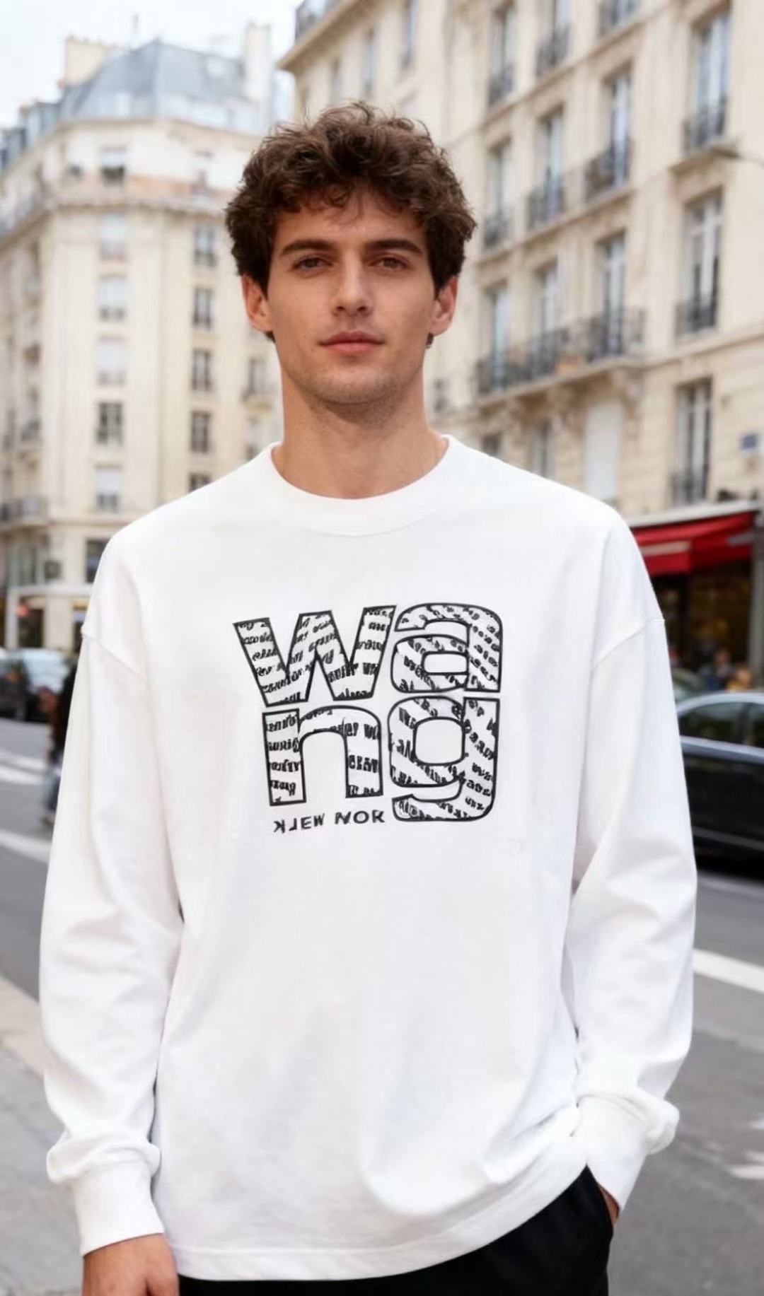 NO:596602,Martin Margiela. New for fall!  Classic men's round neck trendy long-sleeved shirt!  Made of comfortable and warm fabric!  There is the brand's original letter LOGO on the chest. The fabric is soft in texture and the style is simple and fashionable. It is a light luxury street style item. It is suitable for daily casual wear and can easily create a trendy look. Sizes S-XL, shipped the next day!  ,,masion margiela,alexander wang19860909马丁马吉拉. 秋季新品！经典男士圆领潮牌长袖衫！采用舒适保暖面料！胸前有品牌原版字母LOGO标识,面料质感柔软,风格简约时尚,属于街头轻奢风单品,适合日常休闲穿搭,能轻松打造潮流感造型.尺码S-XL,隔天出货！,,masion margiela,alexander wang,Men's clothing