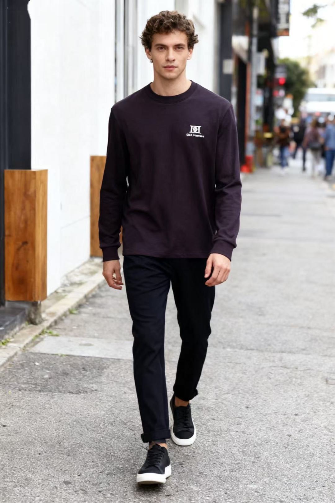 NO:596592,Dolce & Gabbana. New autumn and winter men's long-sleeved sweatshirts with classic round neck design!  Made of comfortable and warm fabric!  The upper body is versatile and has a luxurious classic customized logo pattern on the chest. The design style combines street style with high-end sense. It is suitable for daily casual wear and reflects the brand's integration of urban fashion based on outdoor genes. Sizes 48-56, shipped the next day!  ,,Dolce&Gabbana,hoodie,sweatshirts,alexander wang19860909杜嘉班纳. 秋冬新款男士长袖卫衣经典圆领设计！采用舒适保暖面料！上身百搭胸前奢华经典定制Logo图案,设计风格街头感与高级感兼具,适合日常休闲穿搭,体现了品牌在户外基因基础上对都市时尚的融合. 尺码48-56,隔天出货！,,Dolce&Gabbana,hoodie,sweatshirts,alexander wang,Men's clothing