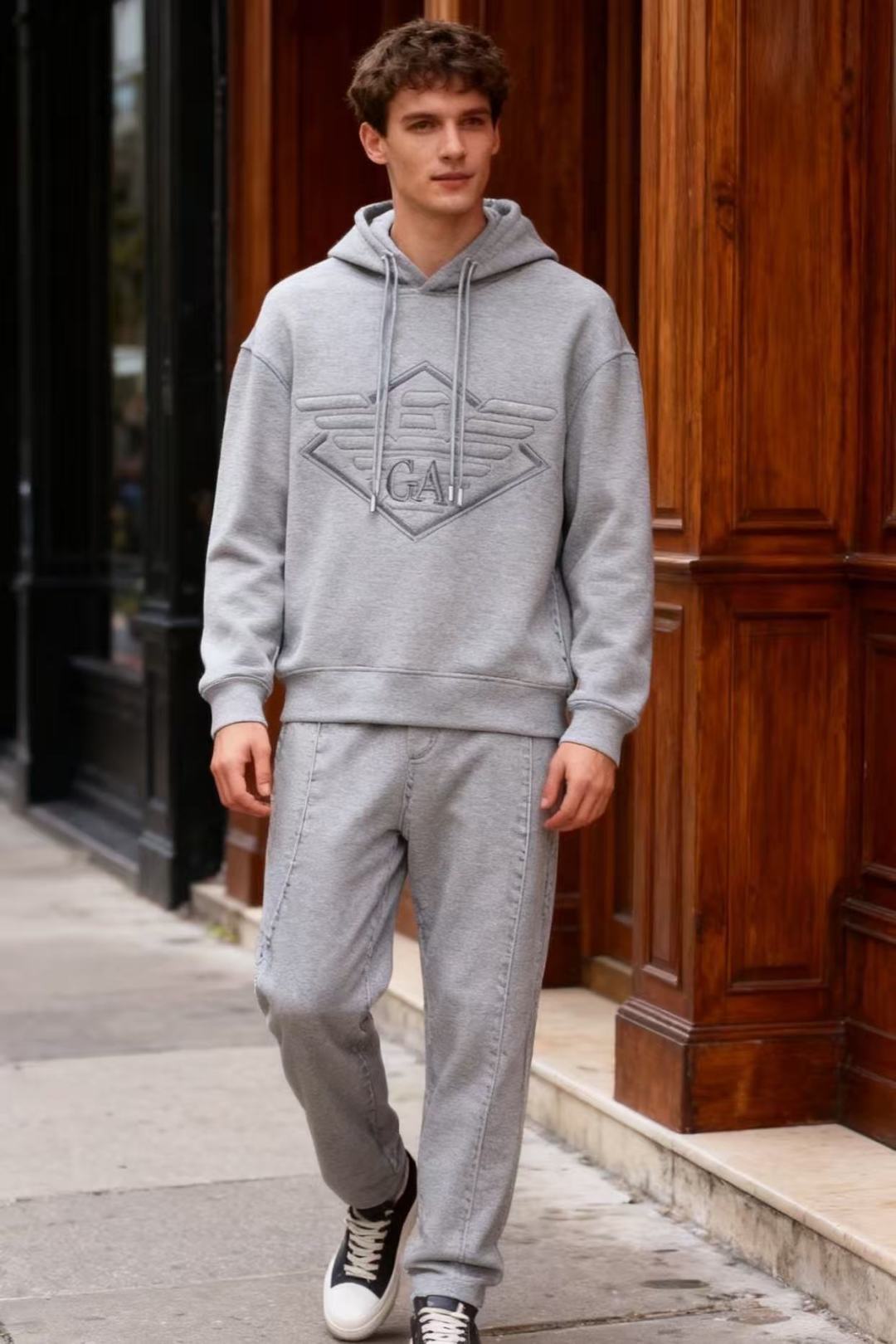 NO:596588,Ama*/AJ. New classic and fashionable men’s hooded sweatshirt for autumn!  Matching the luxury classic brand Feiying LOGO!  Made of high-end comfortable and warm fabrics, the upper body is soft and comfortable, skin-friendly and warm, the upper body feels very skin-friendly, comfortable and breathable, extremely skin-friendly, simple and fashionable, extremely high-grade, luxurious and fashionable craft styles, orders from foreign trade companies, produced by domestic first-line OEMs, customized high-density fabrics, luxurious classic designs, fashionable must-have items!  Highly recommended to buy!  Counter sizes: 48-56, shipped the next day!  ,,hoodie,sweatshirts,hats,alexander wang19860909阿玛*/AJ. 秋季新款经典时尚男士连帽卫衣！奢华经典品牌飞鹰LOGO搭配！采用高档舒适保暖面料,上身柔软舒适亲肤保暖性极佳,上身亲肤感极好,舒适透气,亲肤感极高,简单又时尚,档次极高,奢华时尚工艺款式,外贸公司订单,国内一线代工厂出品,订制高密度面料,奢华经典设计,时尚必备单品！强烈推荐购入！ 专柜尺码:48-56,隔天出货！,,hoodie,sweatshirts,hats,alexander wang,Men's clothing