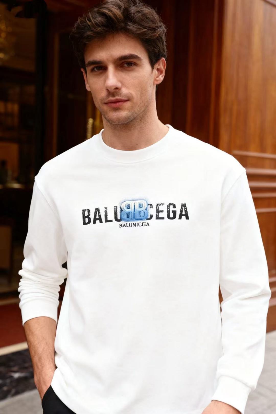 NO:596605,Balenciaga. Fall new fashion men’s round neck long-sleeved sweatshirt!  The luxury classic brand's customized LOGO is matched with high-end comfortable modal cotton fabric, which is comfortable and warm, can be anti-static, feels comfortable and smooth, and the details are full of high-end. The shape is super crisp and stylish, a versatile item for street sports, the upper body is low-key yet luxurious, a must-have for trendy men!  Counter sizes M-3XL, shipped the next day!  ,,balenciaga,hoodie,sweatshirts,alexander wang19860909巴黎世家. 秋季新品时尚男士圆领长袖卫衣！奢华经典品牌定制LOGO搭配采用高档舒适莫代尔棉面料,舒适保暖极佳 可防静电手感舒适顺滑 ,细节之处尽显高级,版型超赞挺括有型 ,街头运动百搭单品,上身低调而不失奢华,潮男必备款！专柜尺码M-3XL,隔天出货！,,balenciaga,hoodie,sweatshirts,alexander wang,Men's clothing