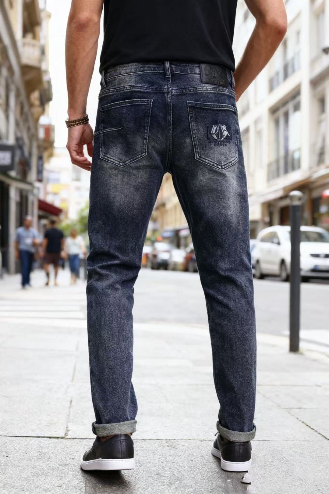 NO:596597,Dior/Christian D*or. 25 new autumn fashionable men's jeans are made of customer-washable stretch jeans!  Luxurious classic brand letter logo design!  Therefore, the fashion trend has become one of the biggest selling points and the price-performance ratio is extremely high. There is no confusion or trouble about color conflict. Such a high-end jeans with rich inner fabrics are absolutely fashionable, casual and versatile!  A must-have for trendy men!  Counter sizes are 29-38, no 35/37!  Ships next day!  ,,dior,jeans,alexander wang19860909迪奥/Christian D*or. 25秋季新品时尚男士牛仔裤采用客供水洗弹力牛仔裤！奢华经典品牌字母Logo设计！时尚潮流因此已成为最大卖点之一而性价比又极高,没有颜色冲突的困惑或困扰,这么一款丰富内练高端牛仔裤,绝对时尚休闲百搭款！潮男必备！专柜尺码29-38,无35/37！隔天出货！,,dior,jeans,alexander wang,Men's clothing