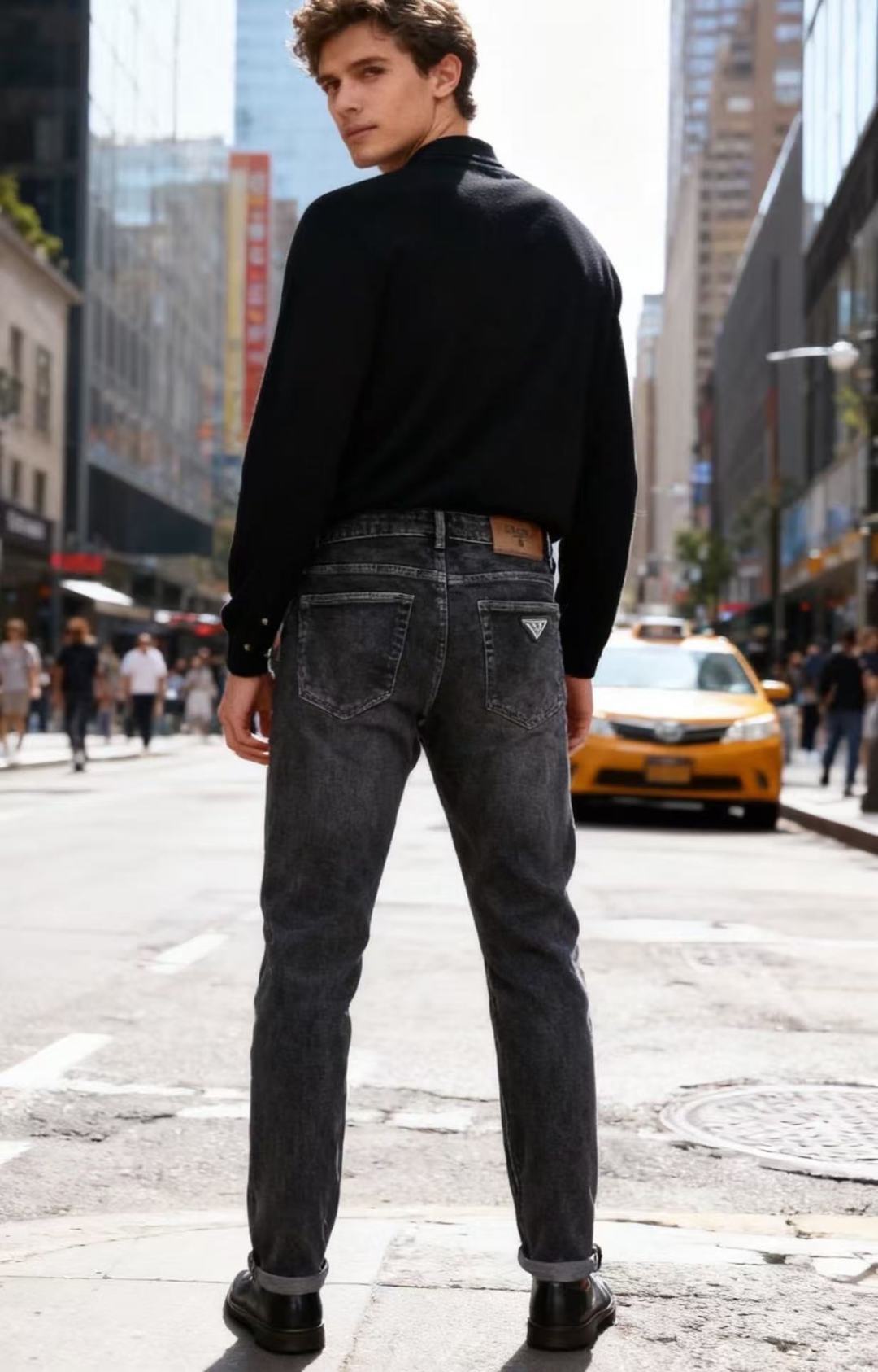 NO:599956,Pr*/Pr*da. 2025 new autumn original high-end men's jeans!  Luxurious classic brand triangular letter LOGO accessories. Very comfortable to wear. Low-key yet luxurious. It looks very classy when worn. Needless to say the style and cut of the pants. The upper body is exquisite and high-end, made of top-quality materials. The real denim is made of high-end top-quality washed denim fabrics. The quality is outstanding. After heavy washing, the pants are very soft!  Don't be picky, the upper body is absolutely stylish and extremely luxurious. The counter sizes are 29-38, no 35/37!  Ships next day!  ,,prada,jeans,alexander wang19860909普拉*/Pr*da. 2025秋季新品原单高端男士牛仔裤！奢华经典品牌三角标字母LOGO配饰 身穿着非常舒适 低调不失奢华 穿出去非常有档次 裤型款式和裁剪亦无需多言 上身精致跃然高档一等一顶级质料 真正殿堂级的牛仔布选用 高档顶级洗水牛仔面料,品质卓然,经过重水洗使得裤子很柔软！不挑人 上身绝对的有型 极度奢华. 专柜尺码29-38,无35/37！隔天出货！,,prada,jeans,alexander wang,Men's clothing