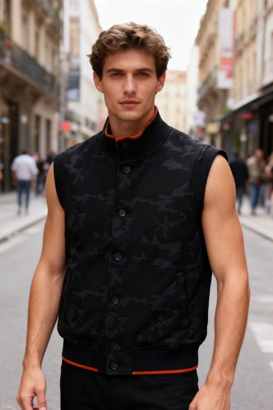 NO:598674,LP. 2025 new autumn fashion men’s stand-up collar zipper vest!  The main body is made of dark camouflage pattern fabric, with a stand-up collar design. The inside of the collar and the edge of the hem are embellished with the brand's iconic orange details. The placket is opened and closed with buttons. The overall style incorporates the brand's iconic exquisite details into the casual camouflage elements. It has both a sense of trend and a sense of layering. It is suitable for daily casual occasions of layering or wearing alone!  Size M L XL. Max wears 180 pounds!  Ships next day!  ,,loro piana,alexander wang19860909LP. 2025秋季新款时尚男士立领拉链马甲！主体采用深色迷彩图案面料,搭配立领设计,领口内侧与下摆边缘点缀了品牌标志性的橙色细节,门襟为纽扣开合,整体风格在休闲迷彩元素中融入了品牌标志性的精致细节,兼具潮流感与穿搭层次感,适配叠穿或单穿的日常休闲场合！尺码M L XL.最大穿180斤！隔天出货！,,loro piana,alexander wang,Men's clothing