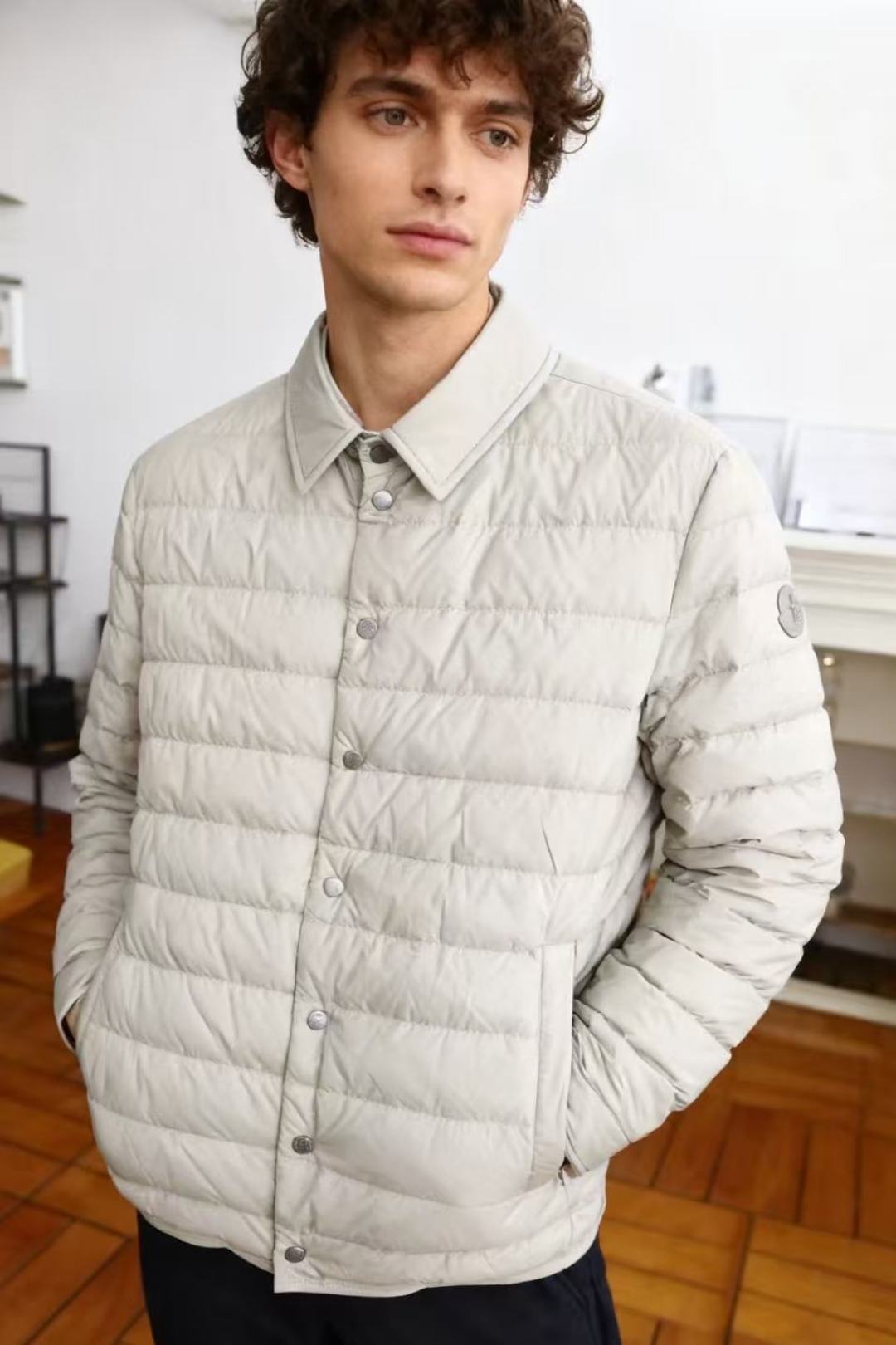 NO:598644,Mon*ler. New products for autumn and winter 2025!  Stylish men's lapel down jacket!  Super invincible warm collar details, fashionable lapel design will not make the overall look too bloated, luxury official website brand classic LOGO design, very particular about details, mature men’s favorite version, the upper body effect of the version is good-looking and versatile  The interior is filled with the new national standard 90 goose down, which is the product of a foreign trade company. Original customized model, urban trendy product, slim fit, simple and trendy design, suitable for any combination in life, fashionable model, shipped from domestic first-line factories, counter size: 48-56, shipped the next day!  ,,Moncler,jackets & coats,down jacket,alexander wang19860909蒙口/Mon*ler. 2025秋冬新品！时尚男士翻领羽绒服外套！超级无敌保暖领口细节时尚翻领设计不会显得整体造型太过臃肿,奢华官网品牌经典LOGO设计 细节非常讲究 品味轻熟男最爱版型 版型上身效果炒鸡好看百搭 内里采用新国标90鹅绒填充外贸公司货品,原版订制款,都市潮流品,修身剪裁,简约潮流风设计,生活任意搭配,时尚款,国内一线工厂出货专柜尺码:48-56,隔天出货！,,Moncler,jackets & coats,down jacket,alexander wang,Men's clothing