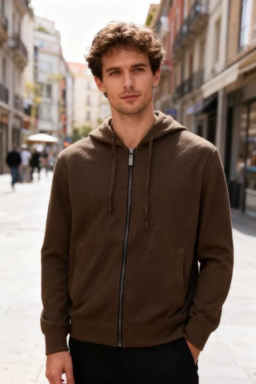 NO:600884,LP. The new 2025 autumn and winter men's hooded jacket adopts a zipper opening and hood design. The fabric has a delicate texture, is soft and comfortable to the touch, and has both warmth and stiffness. The style is loose and casual, with pockets on both sides. It is highly practical and can be worn inside or outside. It is a versatile item for daily wear. Sizes 48-56, shipped the next day!  ,,loro piana,jackets & coats,hats,alexander wang19860909LP. 2025秋冬新款男士连帽外套采用拉链开合与连帽设计,面料带有细腻的纹理,触感柔软舒适,兼具保暖性与挺括感.版型宽松休闲,两侧设有口袋,实用性较强,可内搭也可外穿,是日常穿搭的百搭单品.尺码48-56,隔天出货！,,loro piana,jackets & coats,hats,alexander wang,Men's clothing