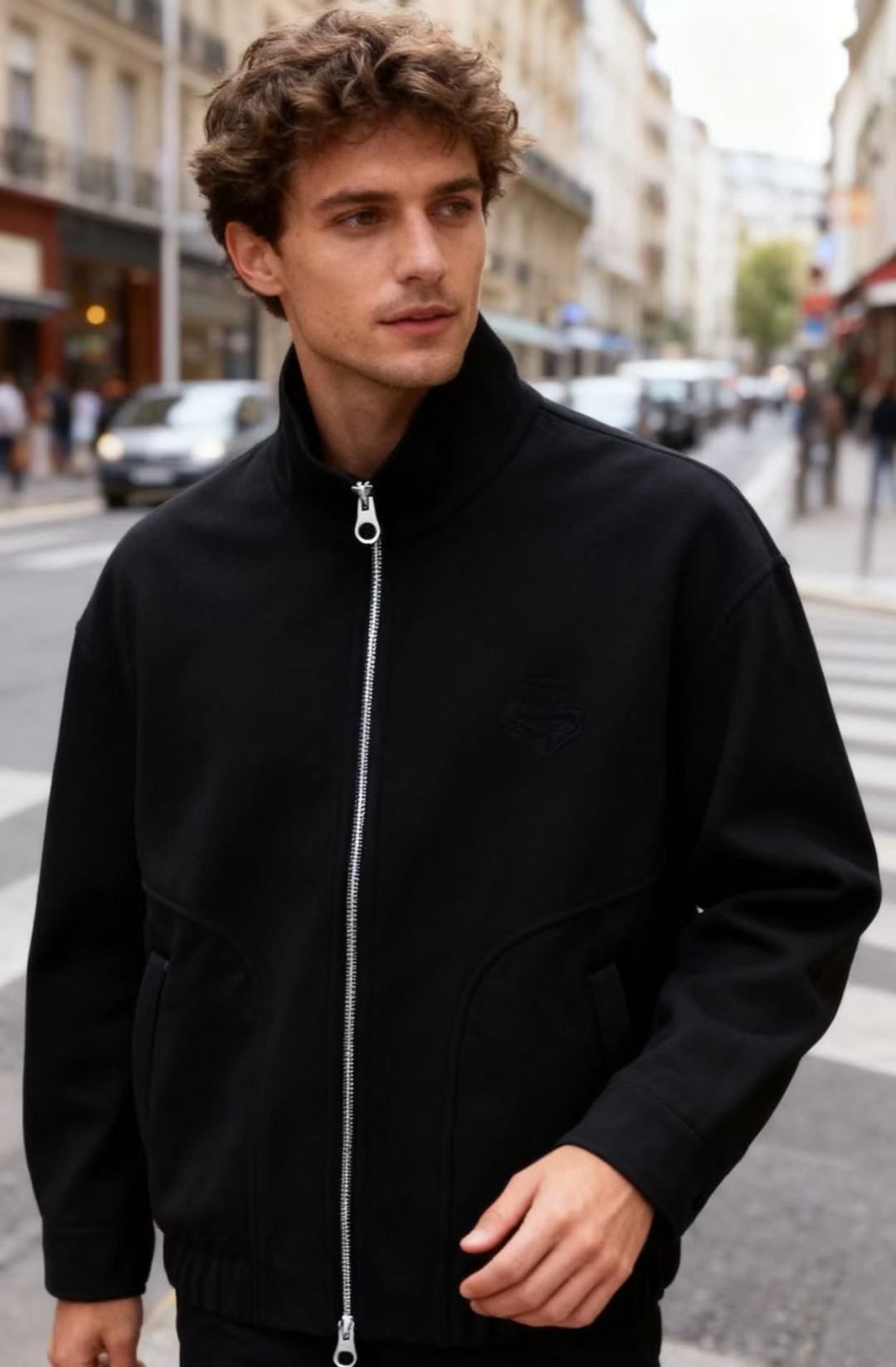 NO:600878,LP. New products for fall 2026!  Stylish men's stand collar zipper jacket!  Comfortable and versatile!  A very popular item!  The luxury classic brand LOGO is paired with comfortable wool blended fabrics with high weight. The texture is very delicate, the details are exquisite and the craftsmanship is exquisite. The accessories are all supplied by foreign merchants. It is a highly fashionable item. It will definitely be eye-catching when you go out on the street. It is an excellent piece of equipment that is one of a kind!  Counter sizes M-3XL, shipped the next day!  ,,loro piana,jackets & coats,alexander wang19860909LP. 2026秋季新品！时尚男士立领拉链夹克！舒适百搭！人气极高的一款单品！奢华经典品牌LOGO搭配采用舒适羊毛混纺面料高克重材质,质感非常细腻,细节工艺精湛考究,辅料皆为外商客供,塑造性极高的一款单品,出街造型绝对招眼吸睛,万里挑一的绝佳装备！专柜尺码M-3XL,隔天出货！,,loro piana,jackets & coats,alexander wang,Men's clothing