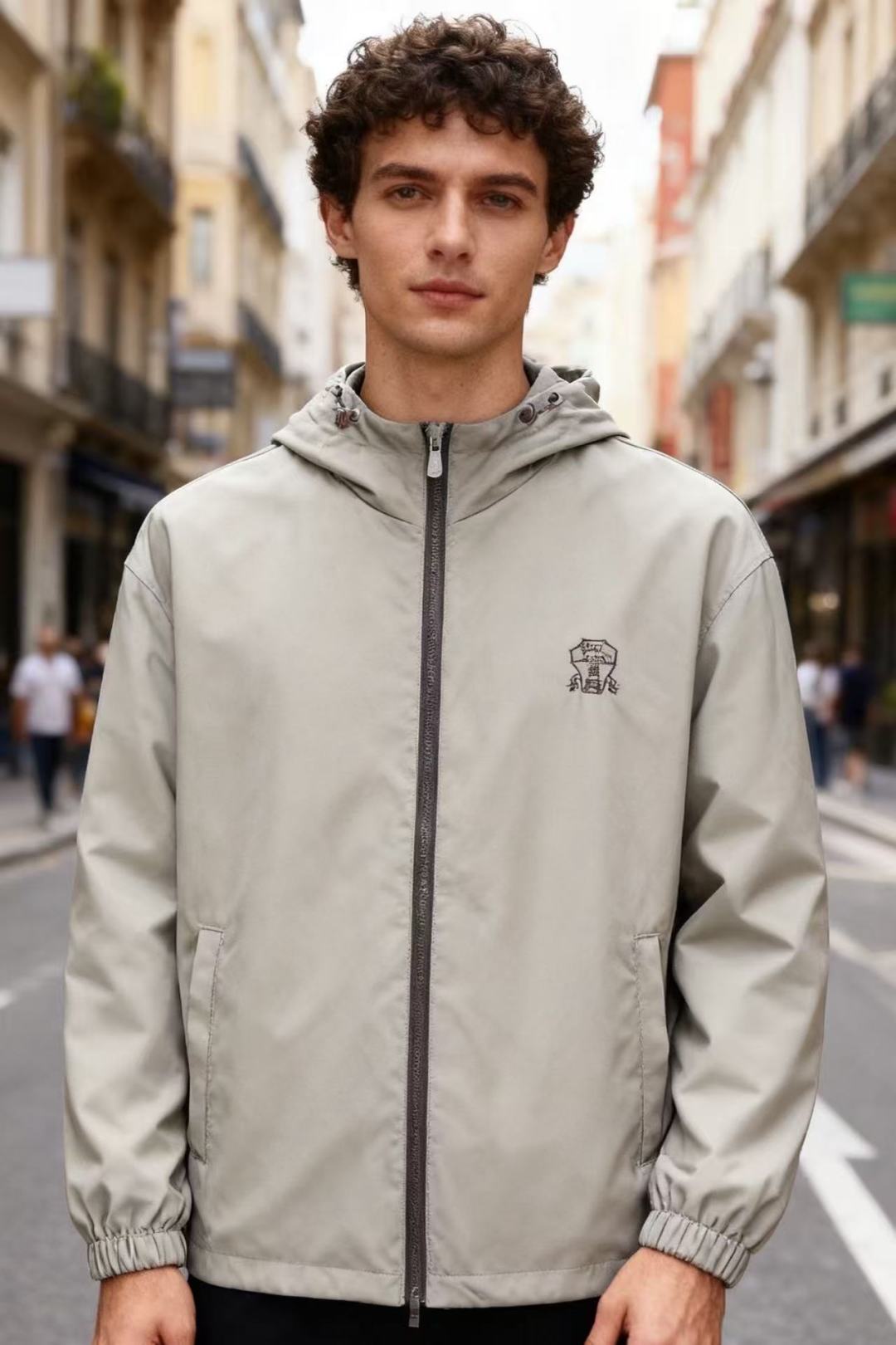 NO:600887,Brunello Cucinelli. 2026 autumn new top-quality original men's reversible jacket!  Stylish hooded design in comfortable worsted wool fabric!  Classic brand LOGO elements, comfortable upper body, exquisite craftsmanship, excellent warmth retention, and excellent upper body effect, fully embodying the temperament and taste of men, fashionable elegance, and aristocratic heritage!  Simple and delicate design, perfect cutting, meticulous materials, soft and comfortable feel, gorgeous colors, highlighting the atmosphere!  48-56, shipped the next day!  ,,brunello cucinelli,jackets & coats,hats,alexander wang19860909Brunello Cucinelli. 2026秋季新品顶级原单男士双面可穿夹克！时尚连帽设计采用舒适精纺羊毛面料！经典品牌LOGO元素,上身舒适工艺精致,保暖极佳,上身效果极佳 ,充分体现男人的气质与品位,时尚优雅,贵族底蕴！简洁细腻的设计,裁剪完美 用料一丝不苟 手感柔软舒适 华丽色彩 彰显大气！48-56,隔天出货！,,brunello cucinelli,jackets & coats,hats,alexander wang,Men's clothing