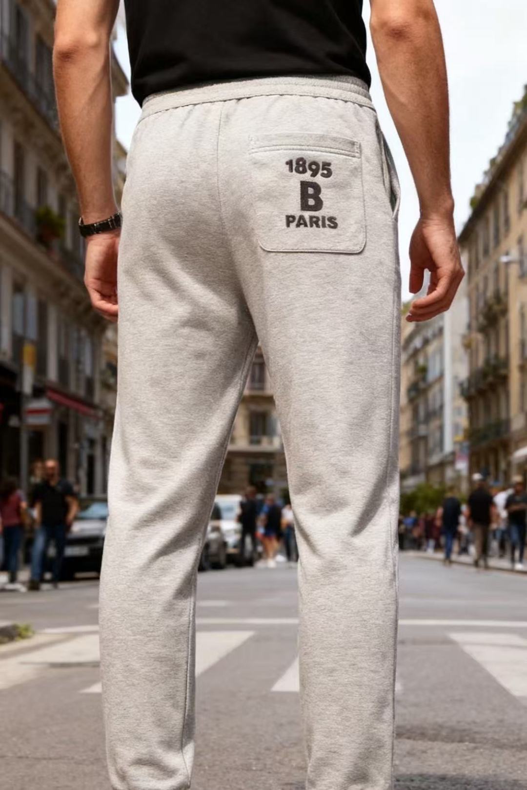 NO:613180,Bruti. 25 autumn new fashion men's casual pants are made of comfortable and warm fabrics and designed with classic brand LOGO elements. The upper body is casual and comfortable!  Elastic waist with no binding feeling!  The same product from overseas European counters, the upper body is fashionable and sporty, very low-key without losing the luxurious taste!  The stitching is meticulous and strong!  Perfect three-dimensional tailoring, highly recommended to purchase!  Counter sizes: 29-38, no 35/37!  Ships next day!  ,,alexander wang19860909布鲁提. 25秋季时尚新品男士休闲裤采用舒适保暖面料,经典品牌LOGO元素设计 上身随意舒服！松紧腰搭配无束缚感！海外欧洲专柜同品,上身时尚运动显时尚,很低调且不失奢华品味！车工缝线细致而强悍！完美立体剪裁,强烈推荐购入货色！专柜尺码:29-38,无35/37！隔天出货！,,alexander wang,Men's clothing