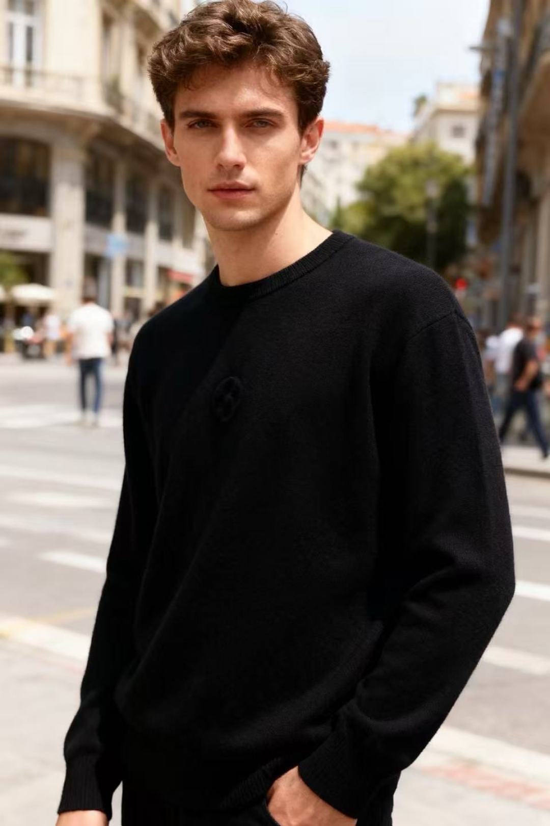 NO:610843,Louis Vuitt*/Louis Vuitt*n. 2025 new autumn men’s long-sleeved cardigan is exclusively presented!  The luxury brand LOGO is paired with a sweater that is super versatile and in line with the aesthetic tone. The most basic style has a minimalist and low-key luxury style. In the fashion industry, the simpler the item, the easier it is to show a high-end fashion sense. The customer-supplied wool blended fabric is soft and comfortable to the touch, and has excellent skin-friendliness. It is a very fashionable style for reducing age, a must-have item!  Sizes 48-56, shipped next day!  ,,louis vuitton,louis vuitton,sweaters,alexander wang19860909路易威*/Louis Vuitt*n. 2025秋季新品男士长袖羊毛衫独家呈现！奢华品牌LOGO搭配超级百搭极符合美学基调的一款毛衣,最基础的款式以极简低调的奢华风格,在时尚界越简单的单品,越极易彰显出高级时髦感,客供羊毛混纺面料触感柔软舒适,亲肤性极佳,极具减龄时髦款式,必入单品！尺码48-56,隔天出货！,,louis vuitton,louis vuitton,sweaters,alexander wang,Men's clothing