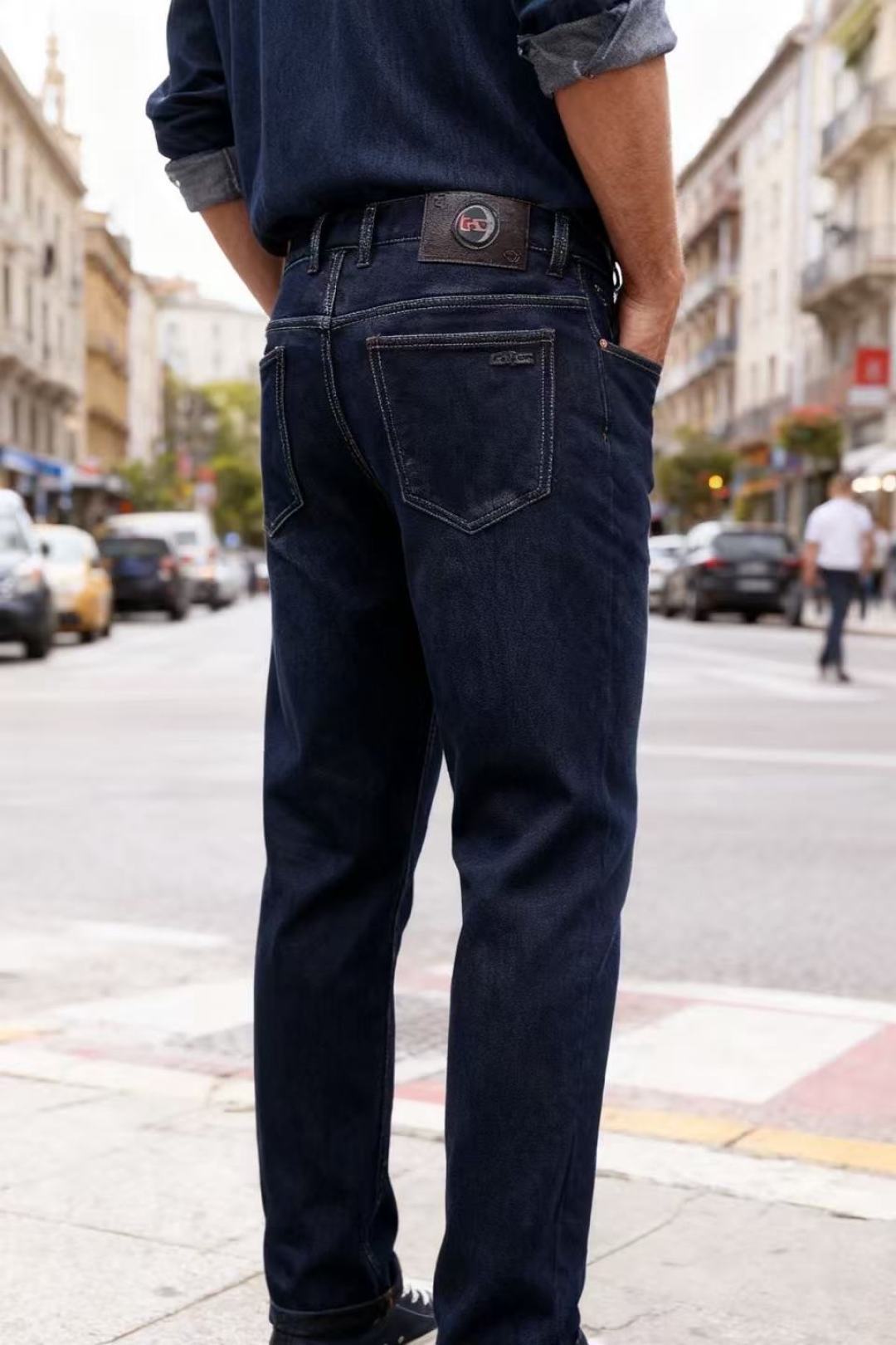 NO:613200,Kiton. 25 new autumn fashion men's original high-end dark blue jeans!  Luxurious classic customized letter LOGO accessories. Very comfortable to wear. Low-key yet luxurious. Very classy to wear. Needless to say the trousers style and tailoring. The upper body is exquisite and high-end, made of top-quality materials. Really palace-level denim is made of high-end top-quality washed denim fabrics. The quality is outstanding. After heavy washing, the pants are very soft!  Don't be picky, the upper body is absolutely stylish and extremely luxurious. The counter sizes are 29-38, no 35/37!  Ships next day!  ,,jeans,alexander wang19860909Kiton. 25秋季新款时尚男士原单高端深蓝牛仔裤！奢华经典定制字母LOGO配饰 身穿着非常舒适 低调不失奢华 穿出去非常有档次 裤型款式和裁剪亦无需多言 上身精致跃然高档一等一顶级质料 真正殿堂级的牛仔布选用 高档顶级洗水牛仔面料,品质卓然,经过重水洗使得裤子很柔软！不挑人 上身绝对的有型 极度奢华. 专柜尺码29-38,无35/37！隔天出货！,,jeans,alexander wang,Men's clothing