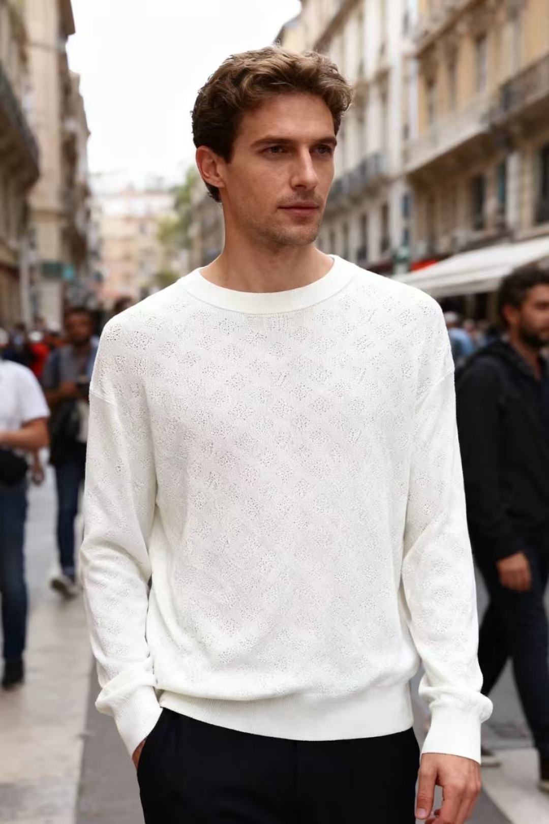 NO:610849,Louis Vuit*/Lv. 2025 new autumn men's knitted long-sleeved shirt is made of comfortable knitted fabric!  The round neck design body has brand texture/hollow knitting technology and a sense of detail!  It is usually made of wool, worsted knit and other fabrics, which are soft and skin-friendly, light and comfortable!  It is a simple and elegant commuting/daily style, suitable for single wear in spring and autumn, inner wear in summer and other scenes!  A must-have item for trendy men!  Sizes M-5XL, shipped next day!  ,,louis vuitton,louis vuitton,alexander wang19860909路易威*/Lv. 2025秋季新款男士针织长袖衫采用舒适针织面料！圆领设计衣身带有品牌纹理/镂空针织工艺,兼具细节感！通常采用羊毛、精纺针织等面料,具备柔软亲肤、轻薄舒适的特性！属于简约优雅的通勤/日常风格,可适配春秋单穿、夏季内搭等场景！潮男必备单品！尺码M-5XL,隔天出货！,,louis vuitton,louis vuitton,alexander wang,Men's clothing