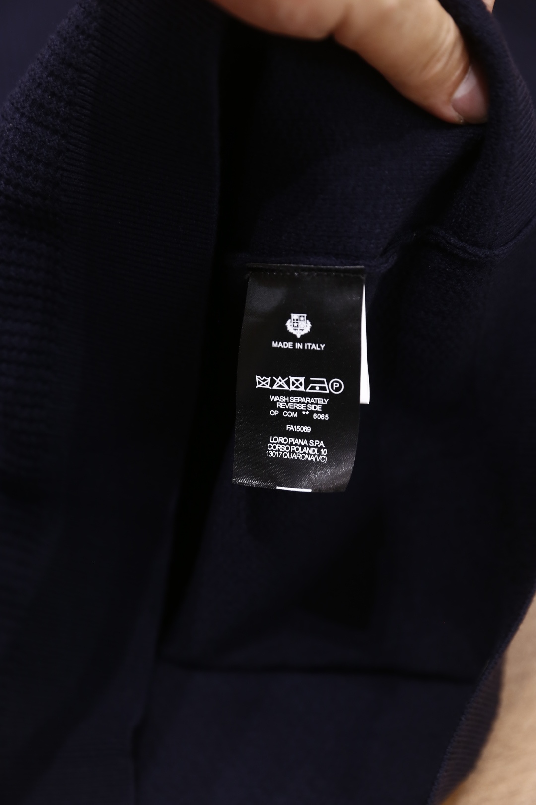 🔥lP🆕.2025秋季新品男士长袖羊毛衫👍🏼独家呈现！奢华品牌LOGO搭配✅超级百搭极符合美学基调的一款