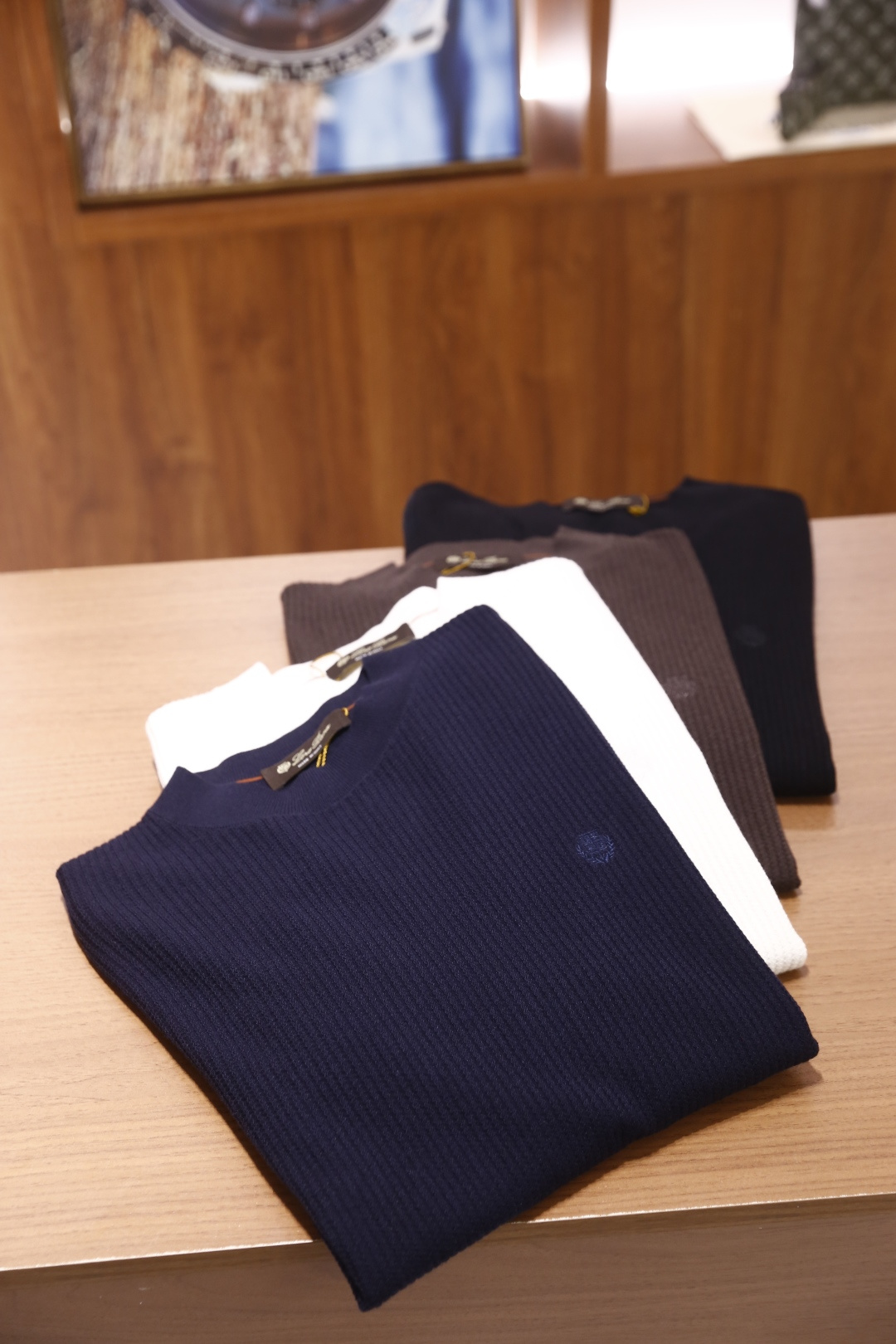 🔥lP🆕.2025秋季新品男士长袖羊毛衫👍🏼独家呈现！奢华品牌LOGO搭配✅超级百搭极符合美学基调的一款