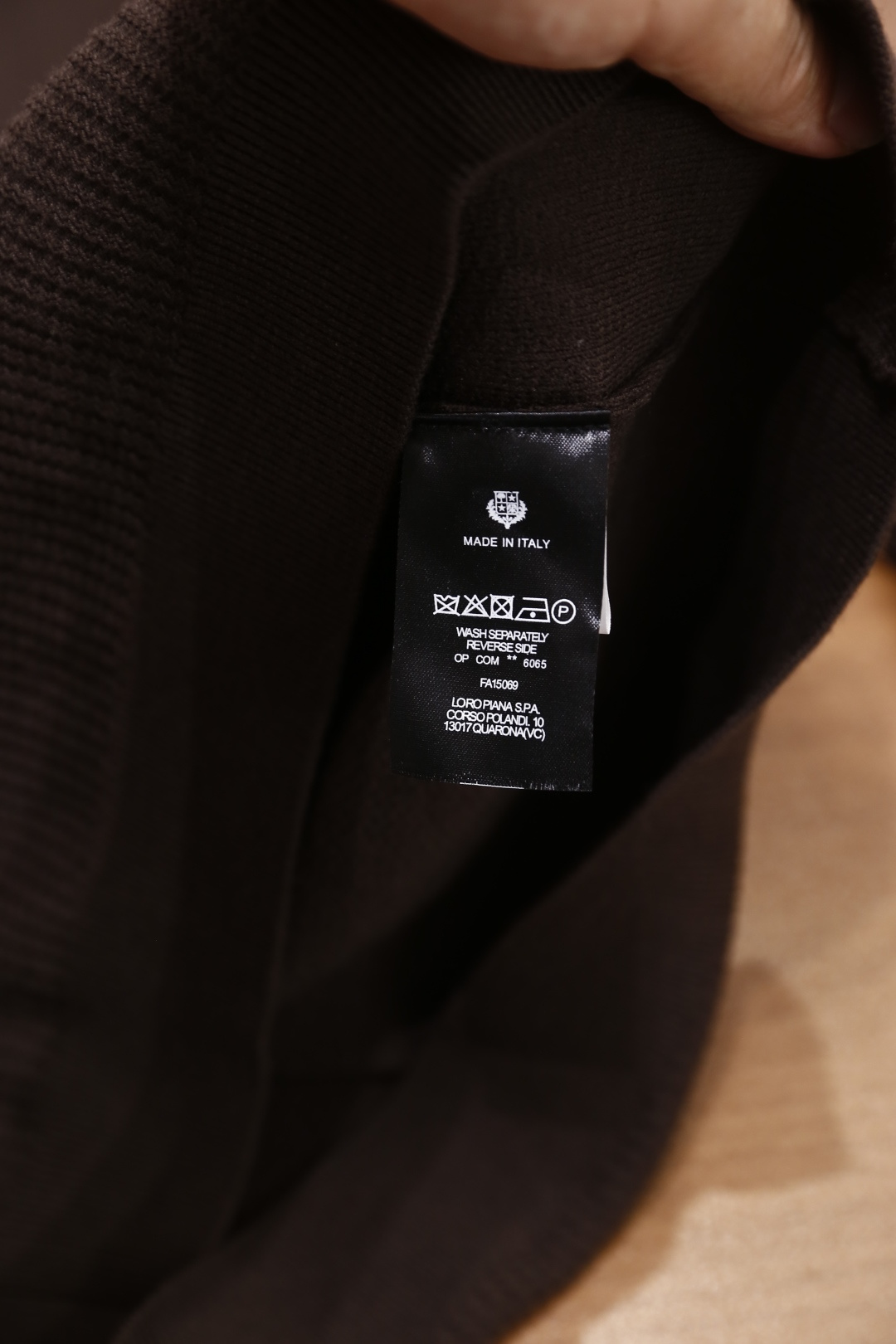 🔥lP🆕.2025秋季新品男士长袖羊毛衫👍🏼独家呈现！奢华品牌LOGO搭配✅超级百搭极符合美学基调的一款