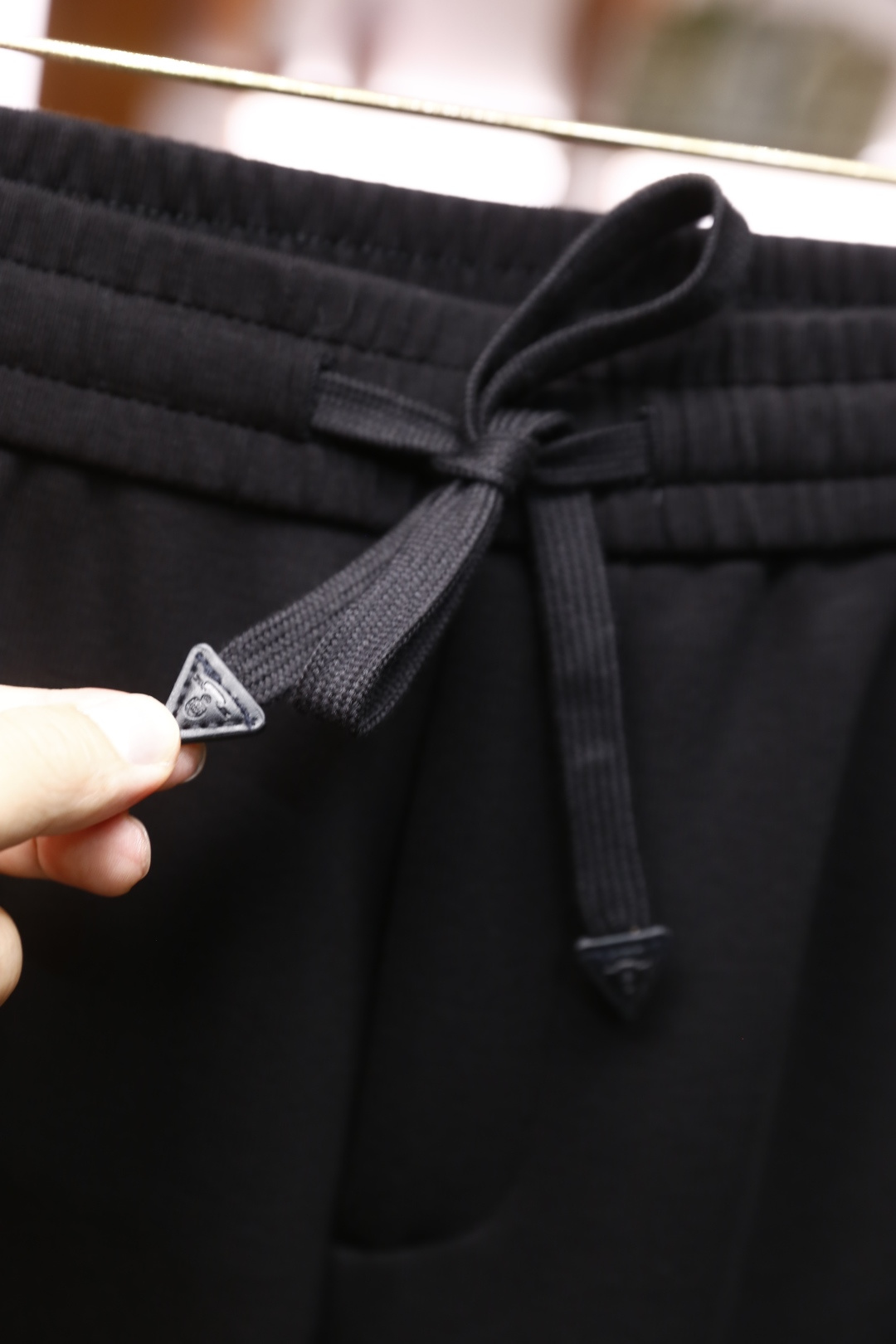 🔥普拉*/Pr*da.25秋季新品时尚男士休闲卫裤，采用进口高档顶级定制棉面料，奢华经典品牌三角标log