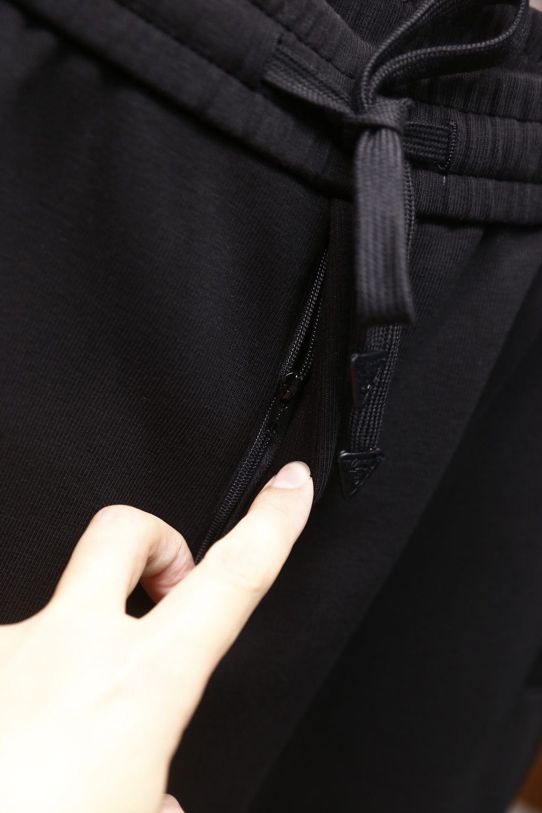 🔥普拉*/Pr*da.25秋季新品时尚男士休闲卫裤，采用进口高档顶级定制棉面料，奢华经典品牌三角标log