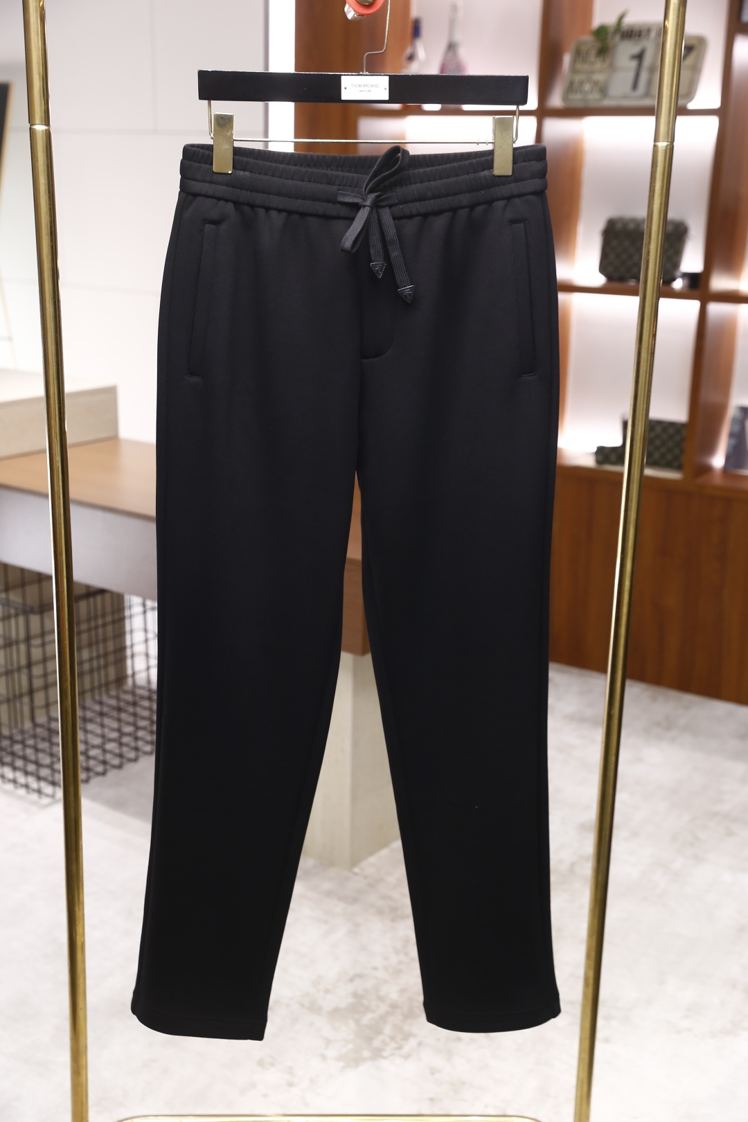 🔥普拉*/Pr*da.25秋季新品时尚男士休闲卫裤，采用进口高档顶级定制棉面料，奢华经典品牌三角标log