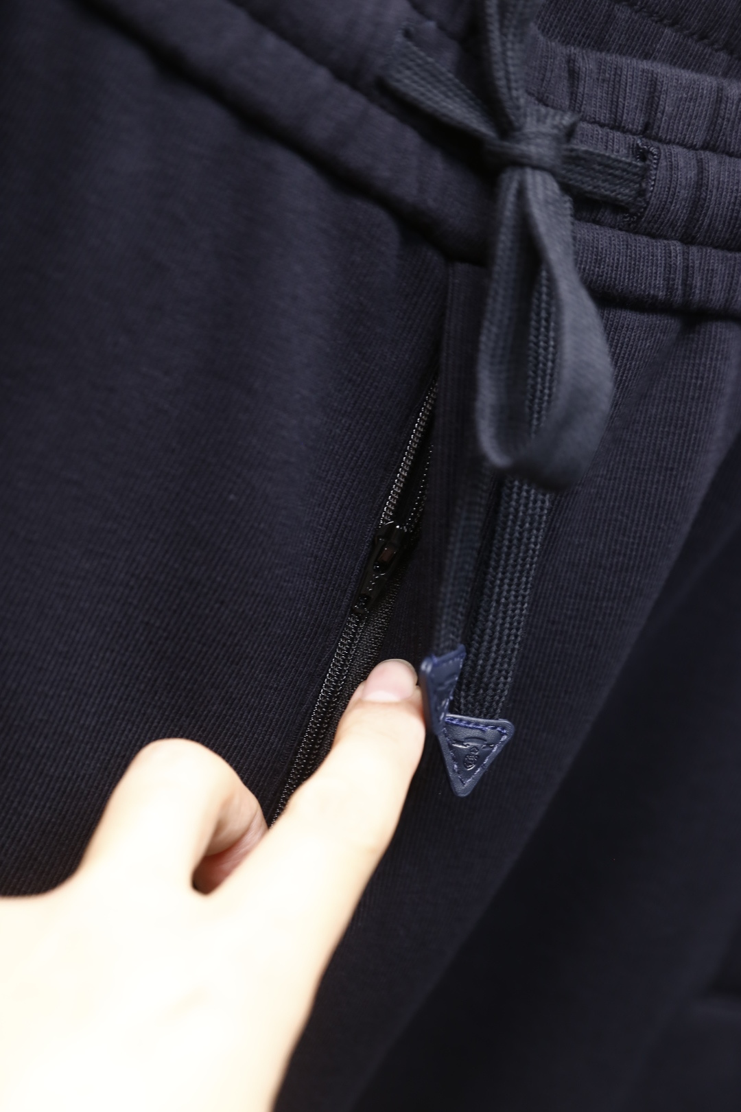 🔥普拉*/Pr*da.25秋季新品时尚男士休闲卫裤，采用进口高档顶级定制棉面料，奢华经典品牌三角标log