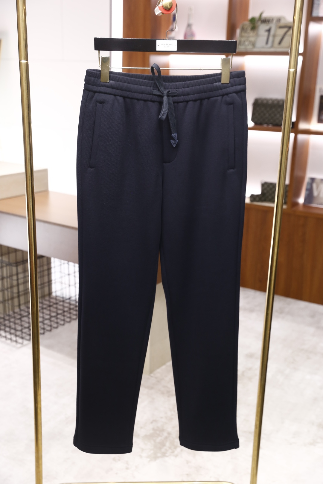 🔥普拉*/Pr*da.25秋季新品时尚男士休闲卫裤，采用进口高档顶级定制棉面料，奢华经典品牌三角标log