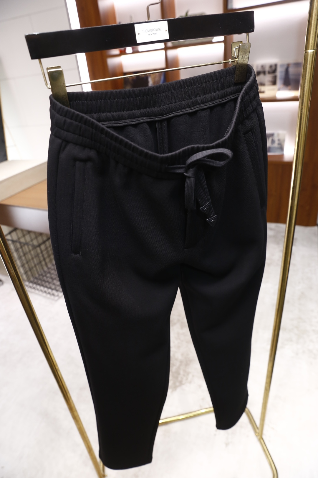 🔥普拉*/Pr*da.25秋季新品时尚男士休闲卫裤，采用进口高档顶级定制棉面料，奢华经典品牌三角标log