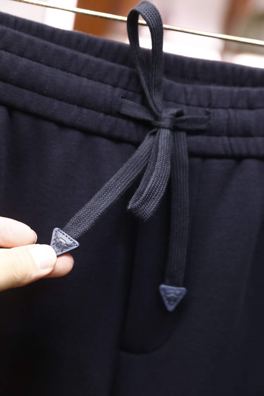 🔥普拉*/Pr*da.25秋季新品时尚男士休闲卫裤，采用进口高档顶级定制棉面料，奢华经典品牌三角标log