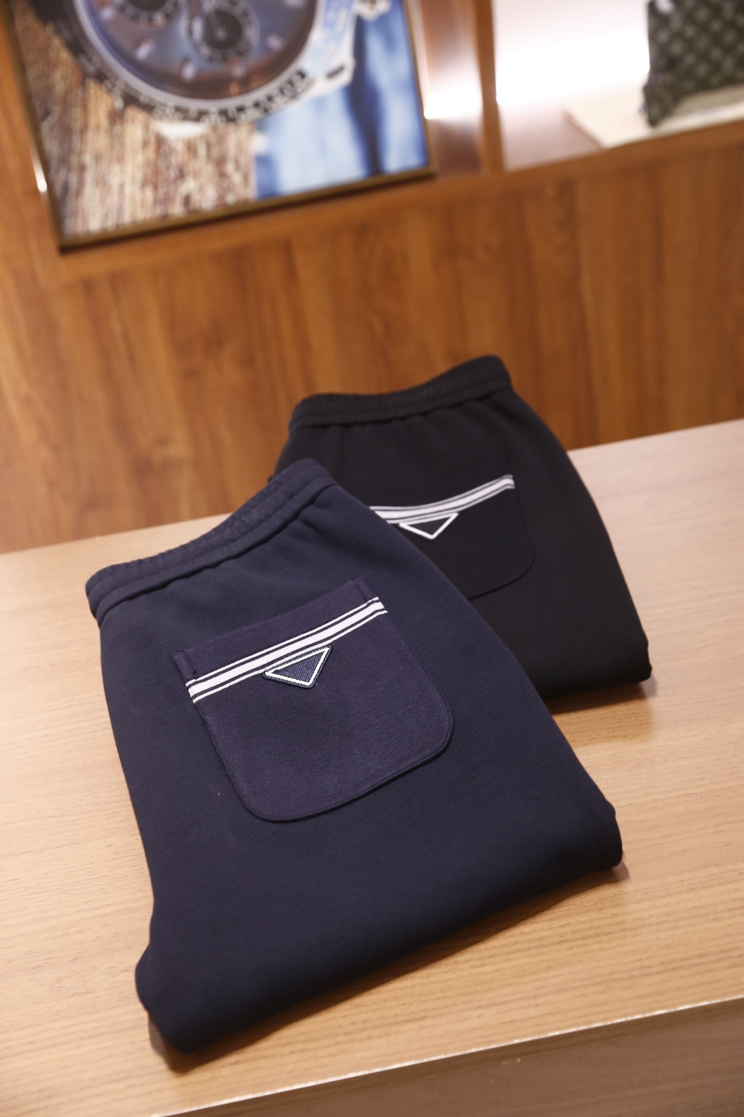 🔥普拉*/Pr*da.25秋季新品时尚男士休闲卫裤，采用进口高档顶级定制棉面料，奢华经典品牌三角标log