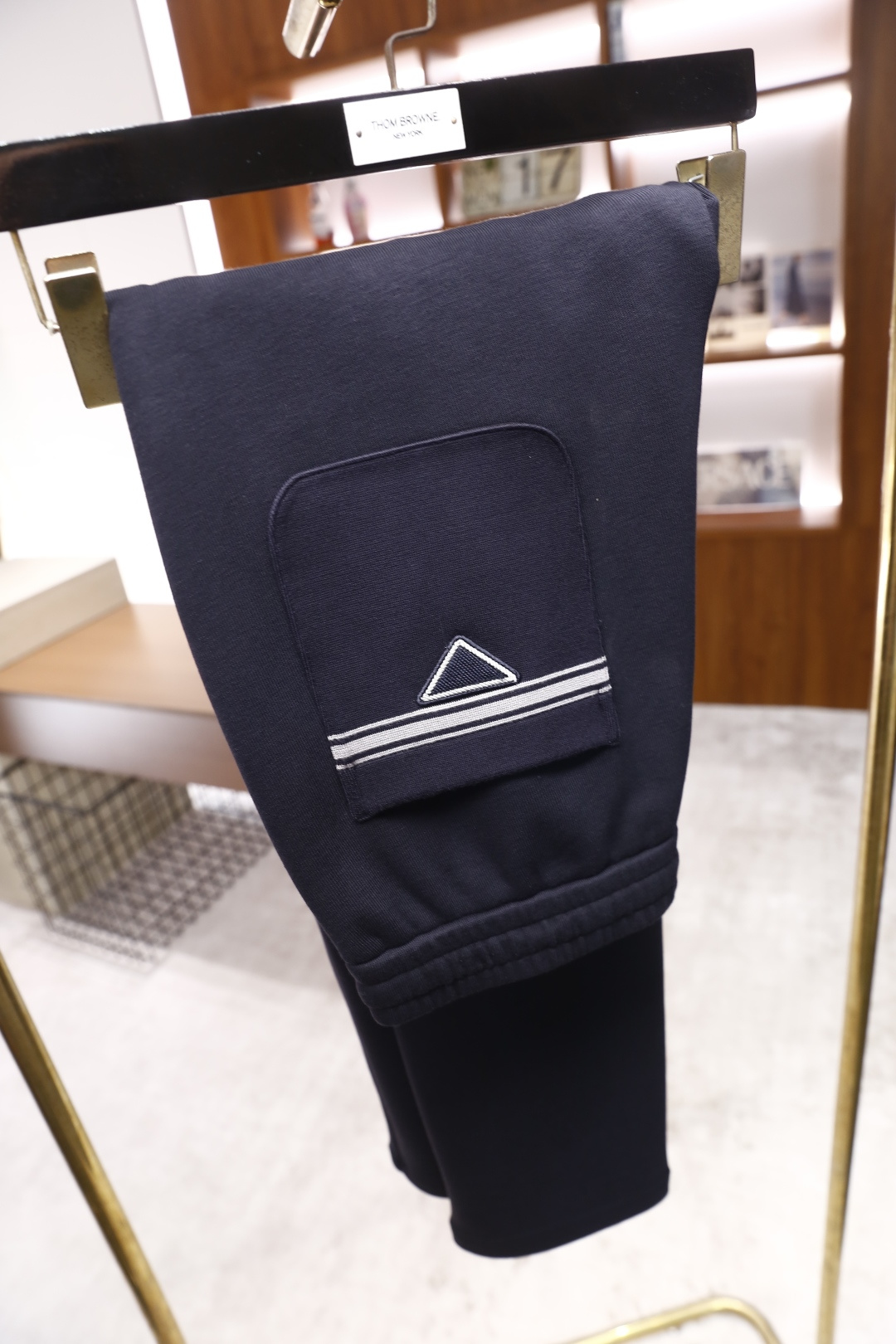 🔥普拉*/Pr*da.25秋季新品时尚男士休闲卫裤，采用进口高档顶级定制棉面料，奢华经典品牌三角标log