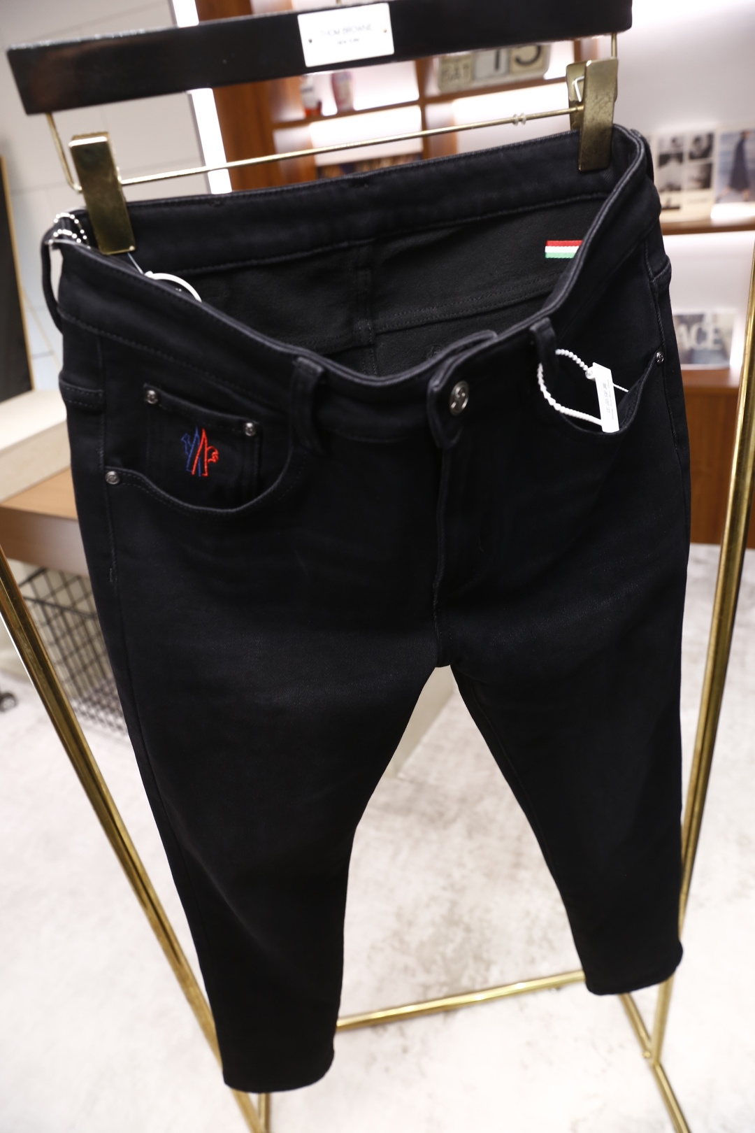 🔥蒙口/Mon*ler.25秋季新品时尚男士牛仔裤👖采用客供水洗弹力牛仔裤！奢华经典品牌Logo设计！时