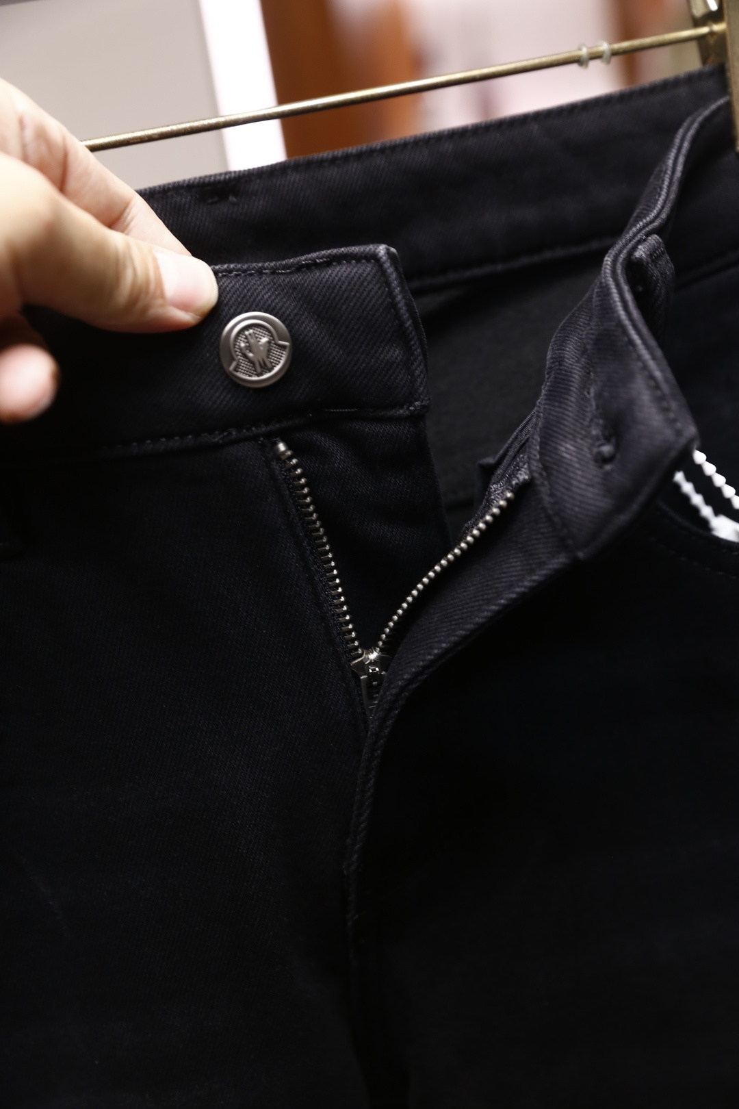 🔥蒙口/Mon*ler.25秋季新品时尚男士牛仔裤👖采用客供水洗弹力牛仔裤！奢华经典品牌Logo设计！时