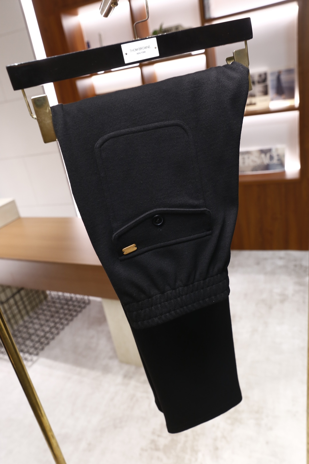 🔥杰尼*/Zeg*a.25秋冬时尚新品男士休闲裤🆕采用舒适保暖面料，奢华经典品牌LOGO元素设计 上身随