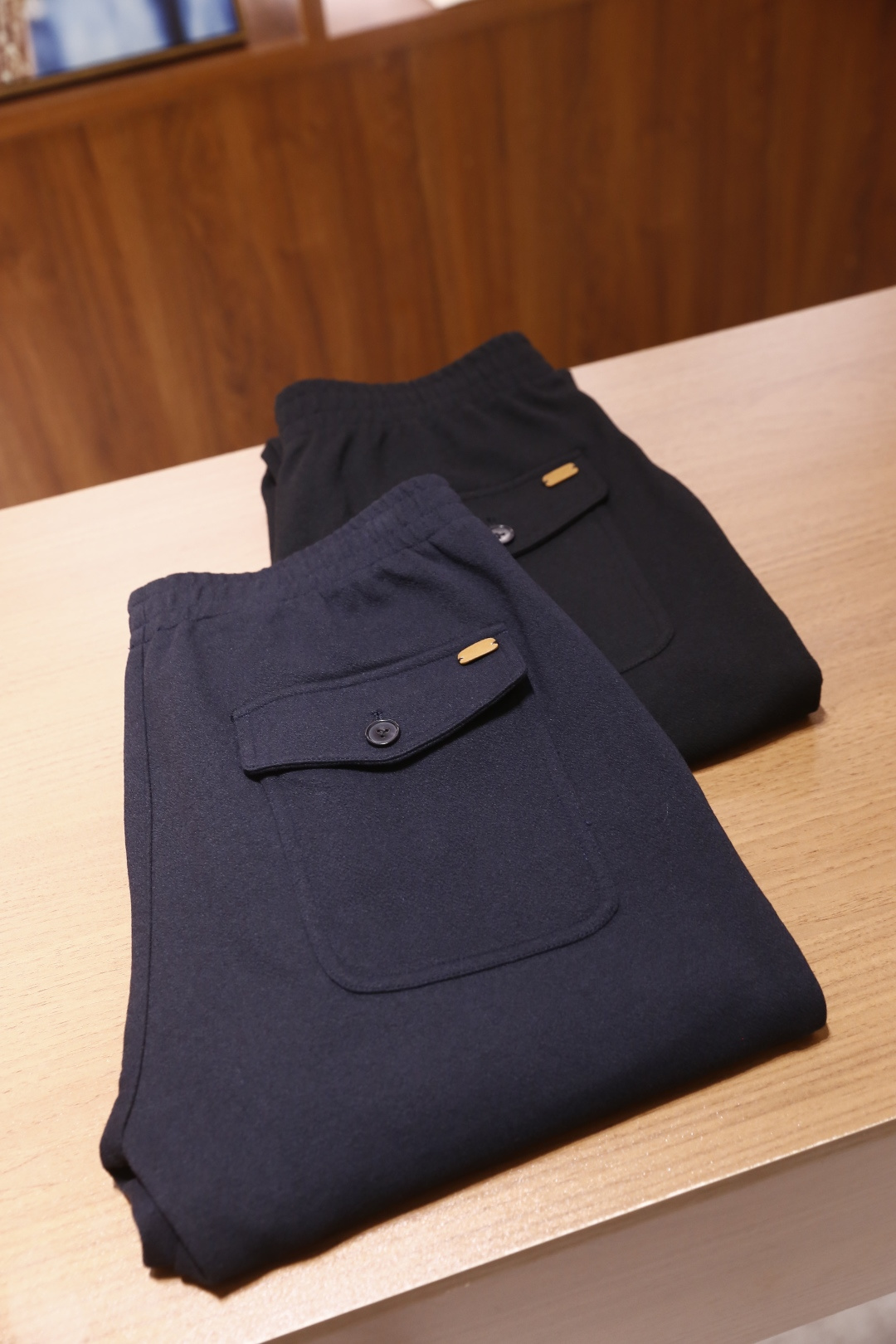 🔥杰尼*/Zeg*a.25秋冬时尚新品男士休闲裤🆕采用舒适保暖面料，奢华经典品牌LOGO元素设计 上身随