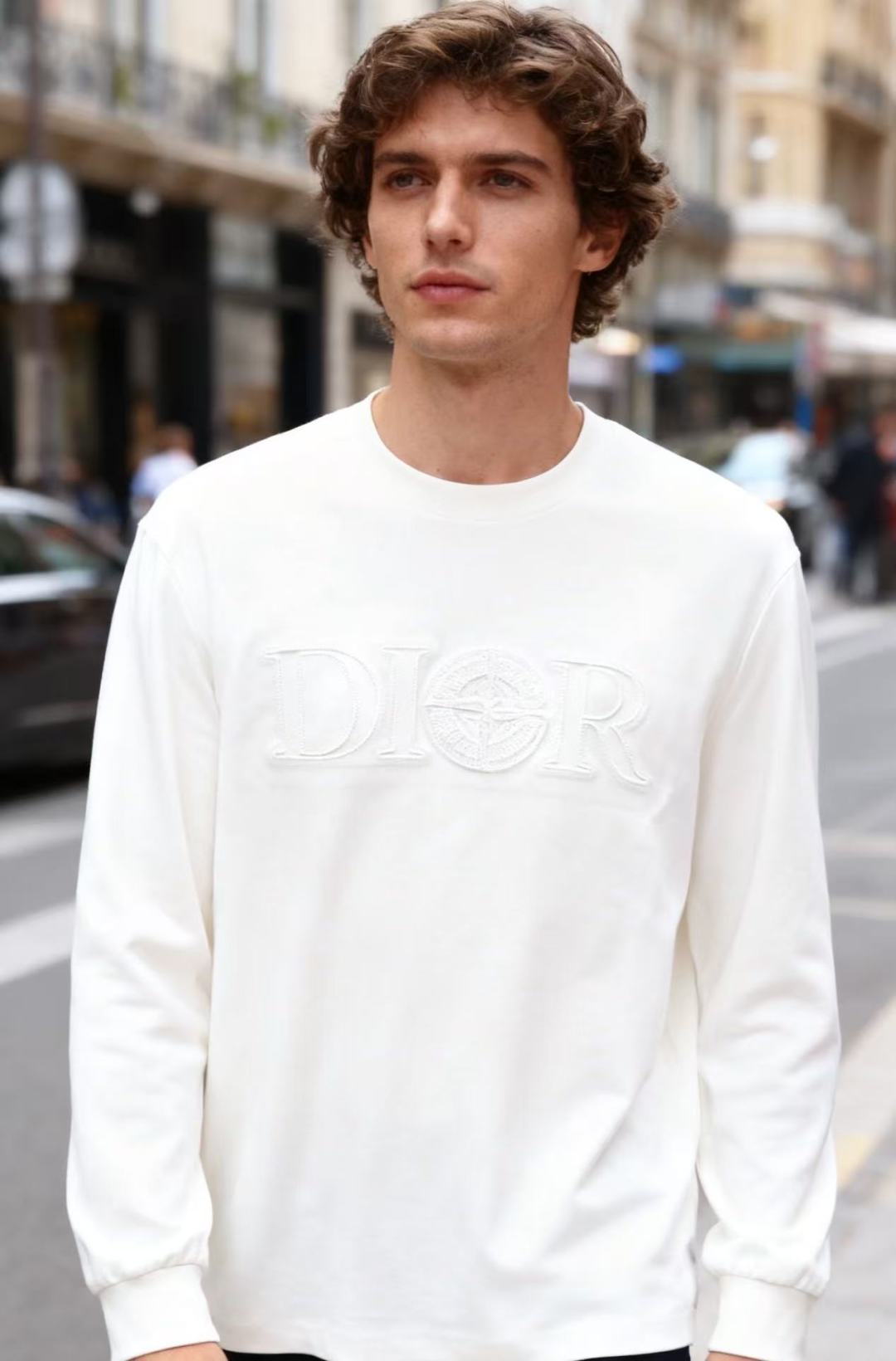 NO:613225,Christian D*or. 2025 new autumn and winter men's long-sleeved sweatshirt with classic round neck design!  Made of comfortable and warm fabric!  The upper body is versatile and has a luxurious classic letter logo pattern on the chest. The design style has both a street feel and a high-end feel. It is suitable for daily casual wear and reflects the brand's integration of urban fashion based on outdoor genes. Sizes M-5XL, shipped the next day!  ,,dior,hoodie,sweatshirts,alexander wang19860909迪奥/Christian D*or. 2025秋冬新款男士长袖卫衣经典圆领设计！采用舒适保暖面料！上身百搭胸前奢华经典字母Logo图案,设计风格街头感与高级感兼具,适合日常休闲穿搭,体现了品牌在户外基因基础上对都市时尚的融合.尺码M-5XL,隔天出货！,,dior,hoodie,sweatshirts,alexander wang,Men's clothing