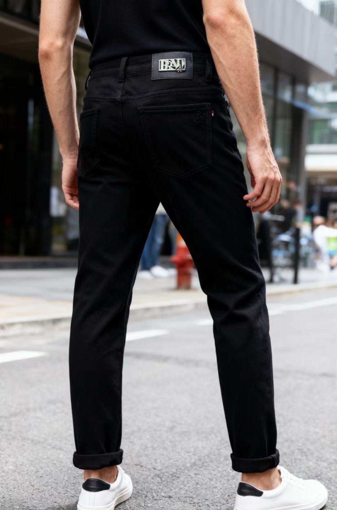 NO:613228,Pr*/Pr*da. 2025 new autumn original high-end men's dark all-match casual jeans!  Luxurious and classic brand letter LOGO accessories. Very comfortable to wear. Low-key yet luxurious. Very classy to wear. Needless to say the style and tailoring of the pants. The upper body is exquisite and high-end, made of top-quality materials. The real denim is made of high-end top-quality washed denim fabrics. The quality is outstanding. After heavy washing, the pants are very soft!  Don't be picky, the upper body is absolutely stylish and extremely luxurious. The counter sizes are 28-36, and 35 is available!  Ships next day!  ,,prada,jeans,alexander wang19860909普拉*/Pr*da. 2025秋季新款原单高端男士深色百搭休闲牛仔裤！奢华经典品牌字母LOGO配饰 身穿着非常舒适 低调不失奢华 穿出去非常有档次 裤型款式和裁剪亦无需多言 上身精致跃然高档一等一顶级质料 真正殿堂级的牛仔布选用 高档顶级洗水牛仔面料,品质卓然,经过重水洗使得裤子很柔软！不挑人 上身绝对的有型 极度奢华. 专柜尺码 28-36,有35！隔天出货！,,prada,jeans,alexander wang,Men's clothing