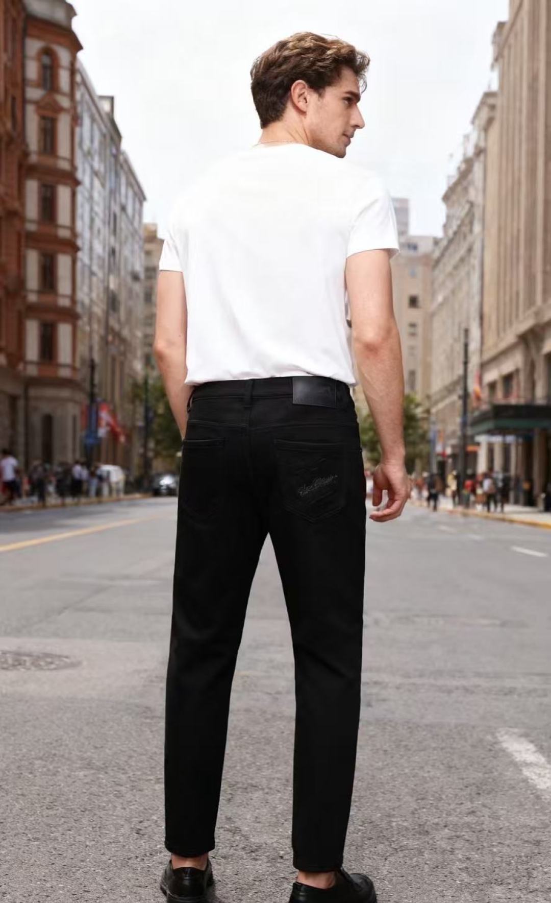 NO:621912,Louis Vuit*/LV. Autumn new original high-end men's dark all-match casual jeans!  Luxurious and classic brand letter LOGO accessories. Very comfortable to wear. Low-key yet luxurious. Very classy to wear. Needless to say the style and tailoring of the pants. The upper body is exquisite and high-end, made of top-quality materials. The real denim is made of high-end top-quality washed denim fabrics. The quality is outstanding. After heavy washing, the pants are very soft!  Don't be picky, the upper body is absolutely stylish and extremely luxurious. The counter sizes are 29-40, and 35 is available!  Ships next day!  ,,louis vuitton,louis vuitton,jeans,alexander wang19860909路易威*/LV. 秋季新款原单高端男士深色百搭休闲牛仔裤！奢华经典品牌字母LOGO配饰 身穿着非常舒适 低调不失奢华 穿出去非常有档次 裤型款式和裁剪亦无需多言 上身精致跃然高档一等一顶级质料 真正殿堂级的牛仔布选用 高档顶级洗水牛仔面料,品质卓然,经过重水洗使得裤子很柔软！不挑人 上身绝对的有型 极度奢华. 专柜尺码 29-40,有35！隔天出货！,,louis vuitton,louis vuitton,jeans,alexander wang,Men's clothing