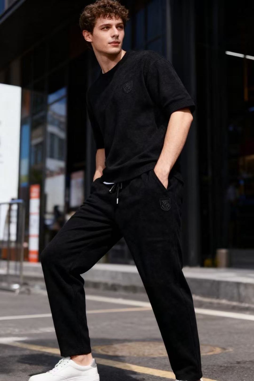 NO:648508,LP. New products for autumn and winter!  The brand of fashionable men's high-end elastic waist casual pants has launched a new series. It is carefully developed by the designer team and is exclusively sold. It is designed with a luxurious classic brand LOGO. It uses corduroy fabric imported from Europe, which is soft, comfortable and textured. The color combination of classic elements is also very cool. It is made with custom-made imported high-end hardware accessories. The detail processing is exquisite and the upper body effect is super amazing. It is trendy and versatile. Counter sizes are 48-58, shipped the next day!  ,,loro piana,alexander wang19860909LP. 秋冬新品！时尚男士高档松紧腰休闲裤品牌全新推出系列,设计师团队精心研发,独家发售单品,奢华经典品牌LOGO设计.选用欧洲进口灯芯绒面料,柔软舒适有质感,经典元素色系搭配也是非常炫酷定制进口高端五金辅料制作,细节处理精致上身效果超级无敌赞,潮流百搭.专柜尺码48-58,隔天出货！,,loro piana,alexander wang,Men's clothing