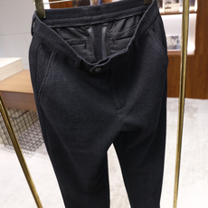 🔥迪奥/Christian Dior.2025秋冬新款!时尚男士百搭休闲裤,采用了质感细腻的混纺面料,呈 🔥迪奥/Christian Dior.2025秋冬新款!时尚男士百搭休闲裤,采用了质感细腻的混纺面料,呈