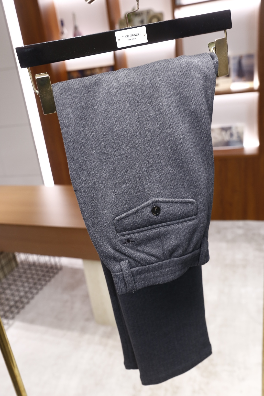 🔥迪奥/Christian Dior.2025秋冬新款！时尚男士百搭休闲裤，采用了质感细腻的混纺面料，呈