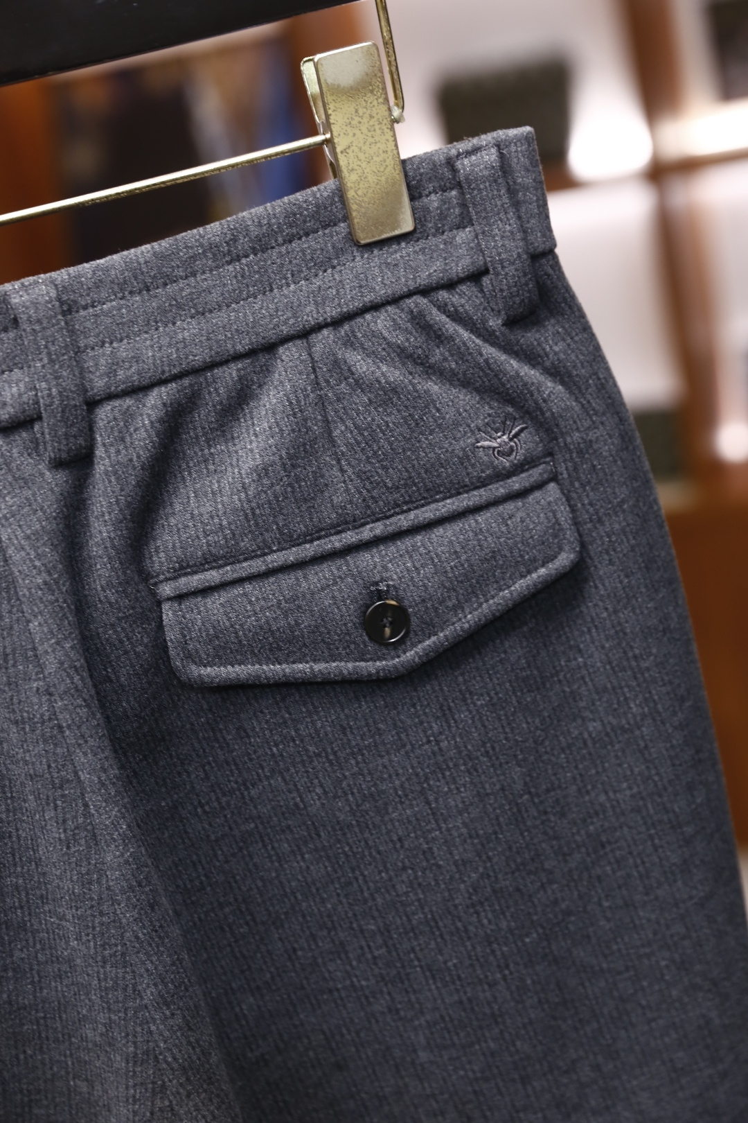 🔥迪奥/Christian Dior.2025秋冬新款！时尚男士百搭休闲裤，采用了质感细腻的混纺面料，呈