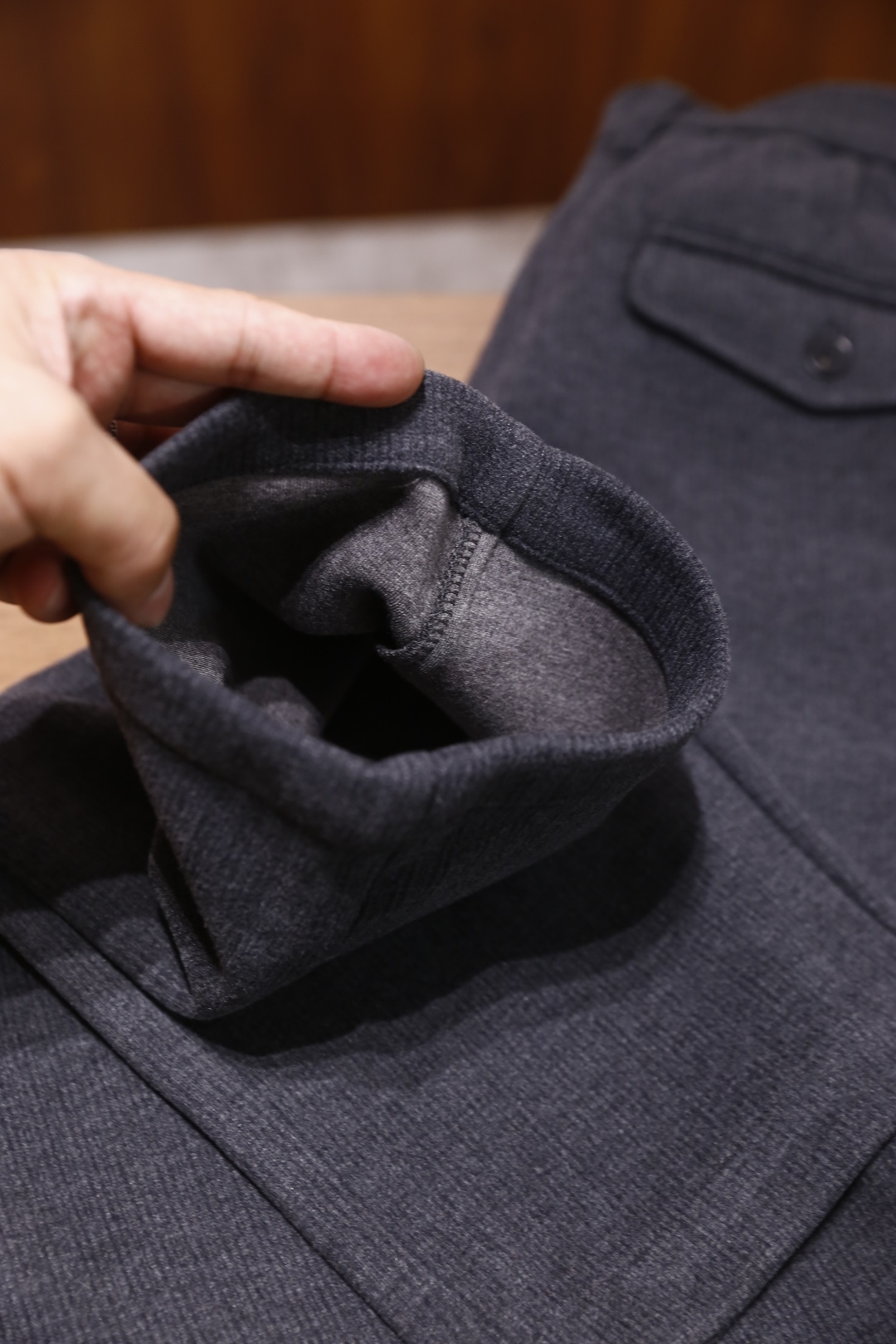 🔥迪奥/Christian Dior.2025秋冬新款！时尚男士百搭休闲裤，采用了质感细腻的混纺面料，呈