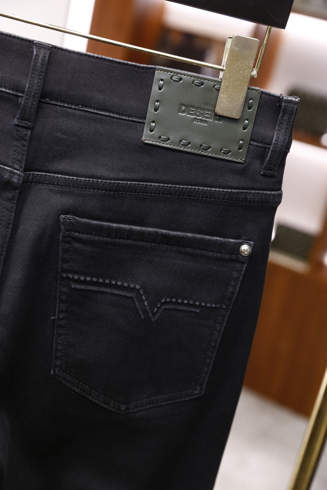 🔥杜嘉班纳.2025秋冬新款！时尚男士百搭牛仔裤👖采用客供水洗弹力牛仔裤！奢华经典Logo设计！时尚潮流