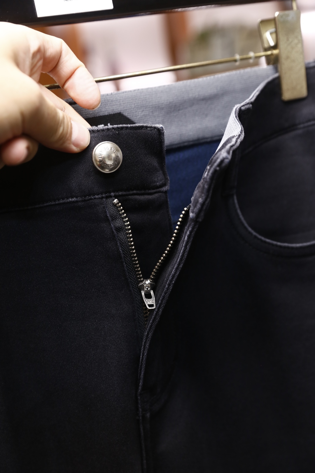 🔥杜嘉班纳.2025秋冬新款！时尚男士百搭牛仔裤👖采用客供水洗弹力牛仔裤！奢华经典Logo设计！时尚潮流