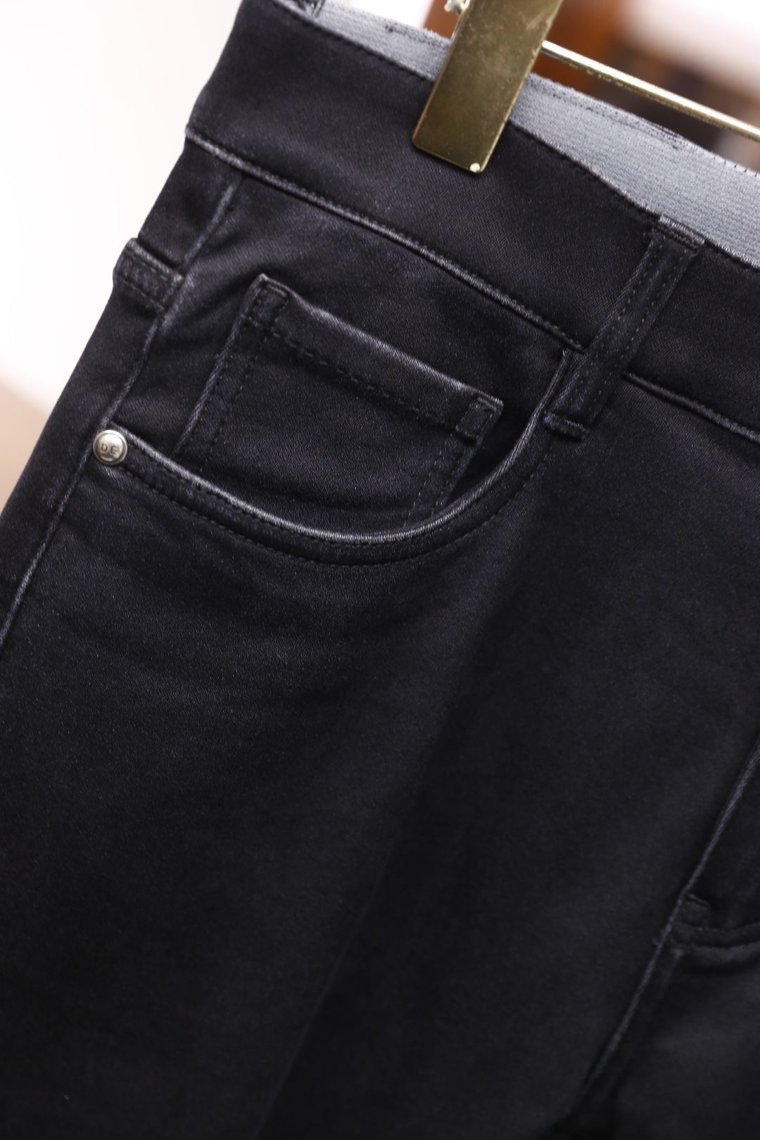 🔥杜嘉班纳.2025秋冬新款！时尚男士百搭牛仔裤👖采用客供水洗弹力牛仔裤！奢华经典Logo设计！时尚潮流