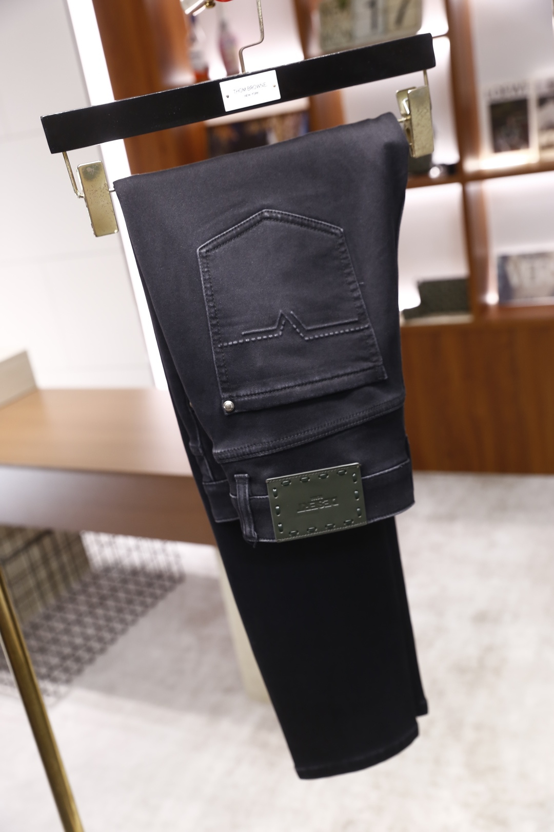 🔥杜嘉班纳.2025秋冬新款！时尚男士百搭牛仔裤👖采用客供水洗弹力牛仔裤！奢华经典Logo设计！时尚潮流