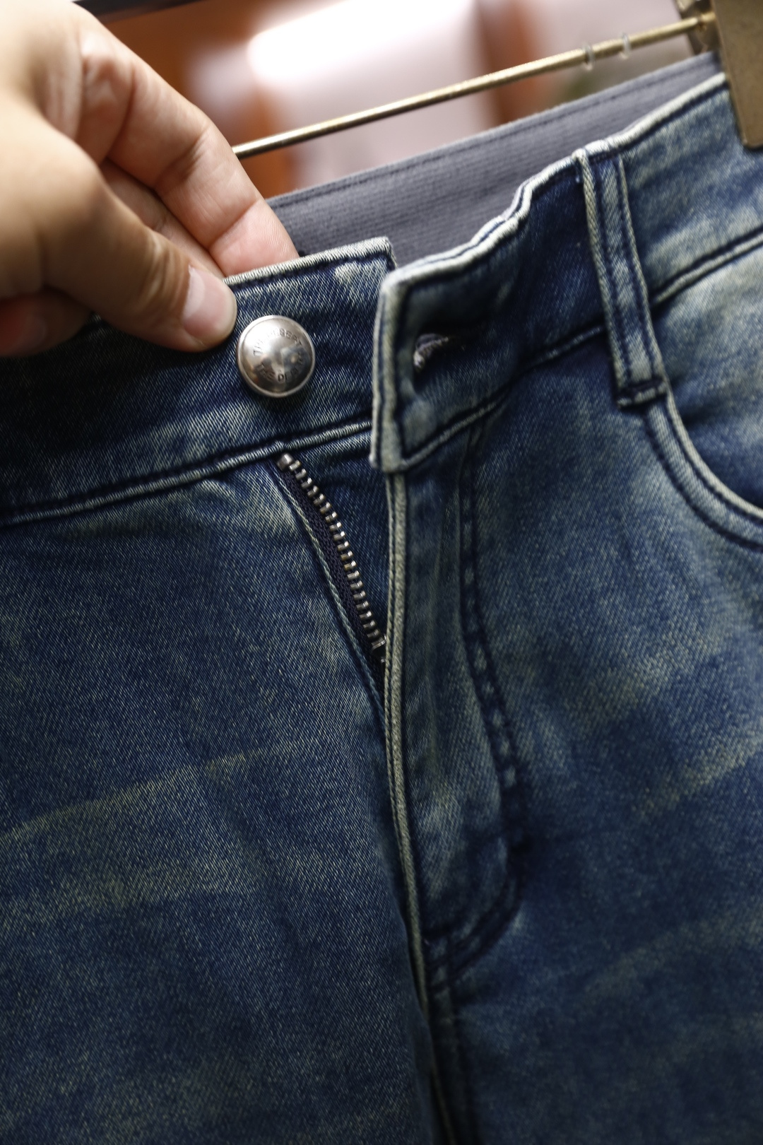 🔥杜嘉班纳.2025秋冬新款！时尚男士百搭牛仔裤👖采用客供水洗弹力牛仔裤！奢华经典Logo设计！时尚潮流