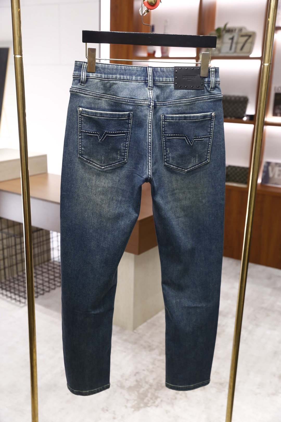 🔥杜嘉班纳.2025秋冬新款！时尚男士百搭牛仔裤👖采用客供水洗弹力牛仔裤！奢华经典Logo设计！时尚潮流