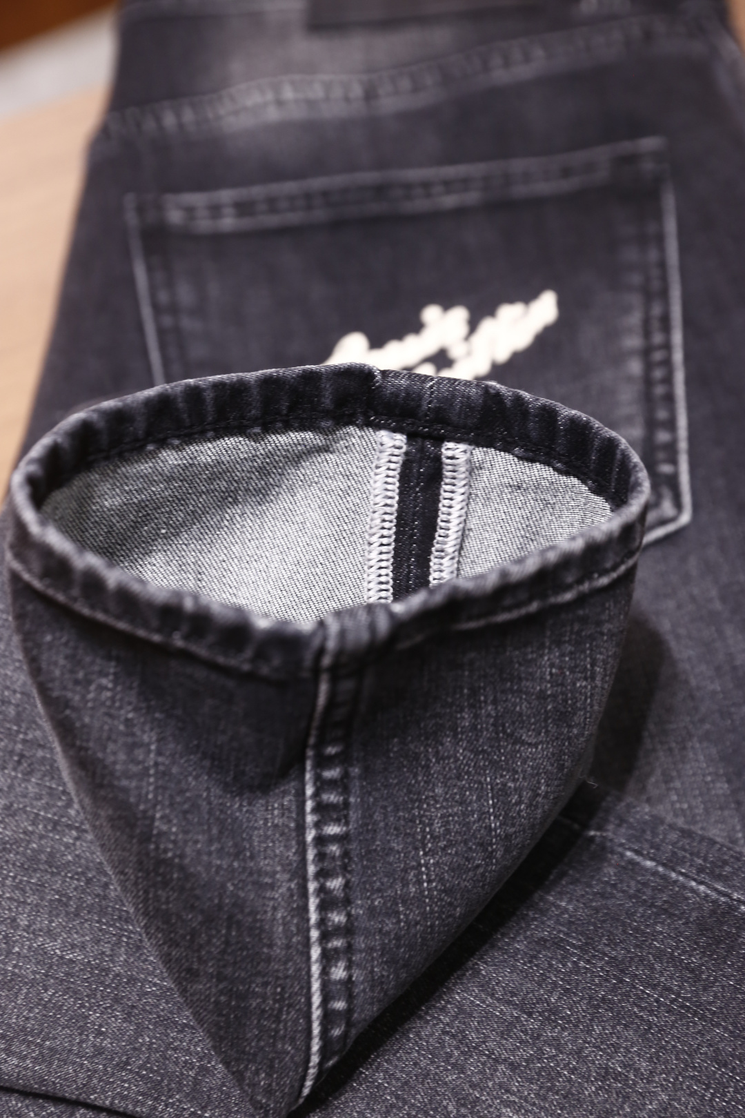🔥路易威*/Lv.2025秋季新品原单高端男士牛仔裤！奢华经典品牌字母LOGO配饰 身穿着非常舒适 低调