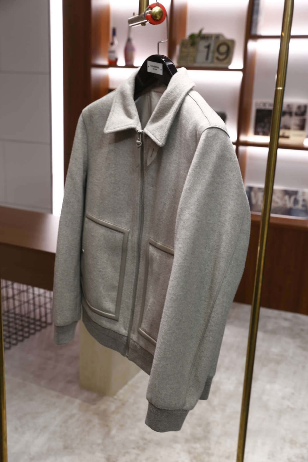 🔥lP🆕.2025秋冬新款🆕时尚男士翻领羊毛夹克👍采用舒适保暖羊毛面料，质地柔软细腻，触感亲肤。它既保留