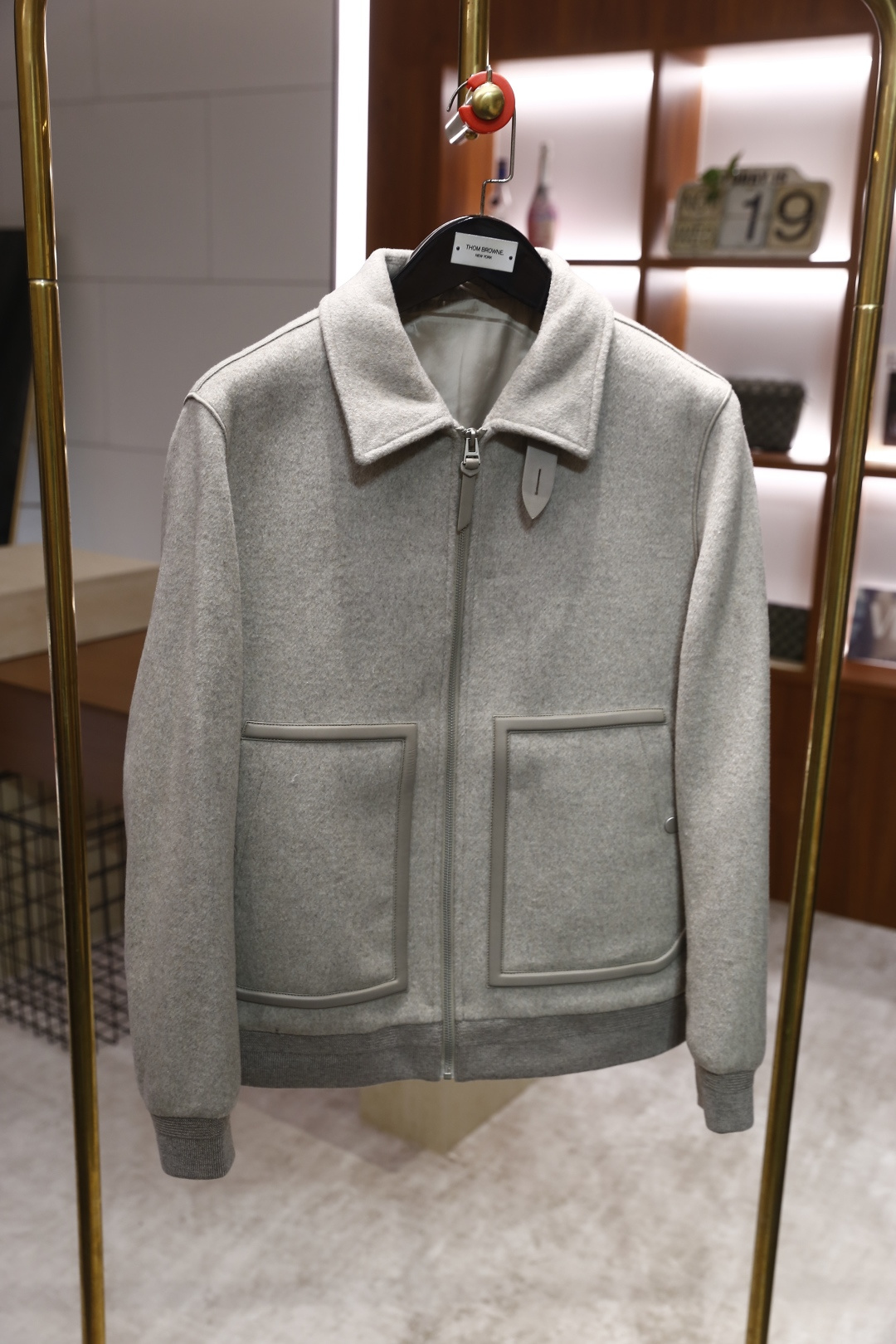 🔥lP🆕.2025秋冬新款🆕时尚男士翻领羊毛夹克👍采用舒适保暖羊毛面料，质地柔软细腻，触感亲肤。它既保留