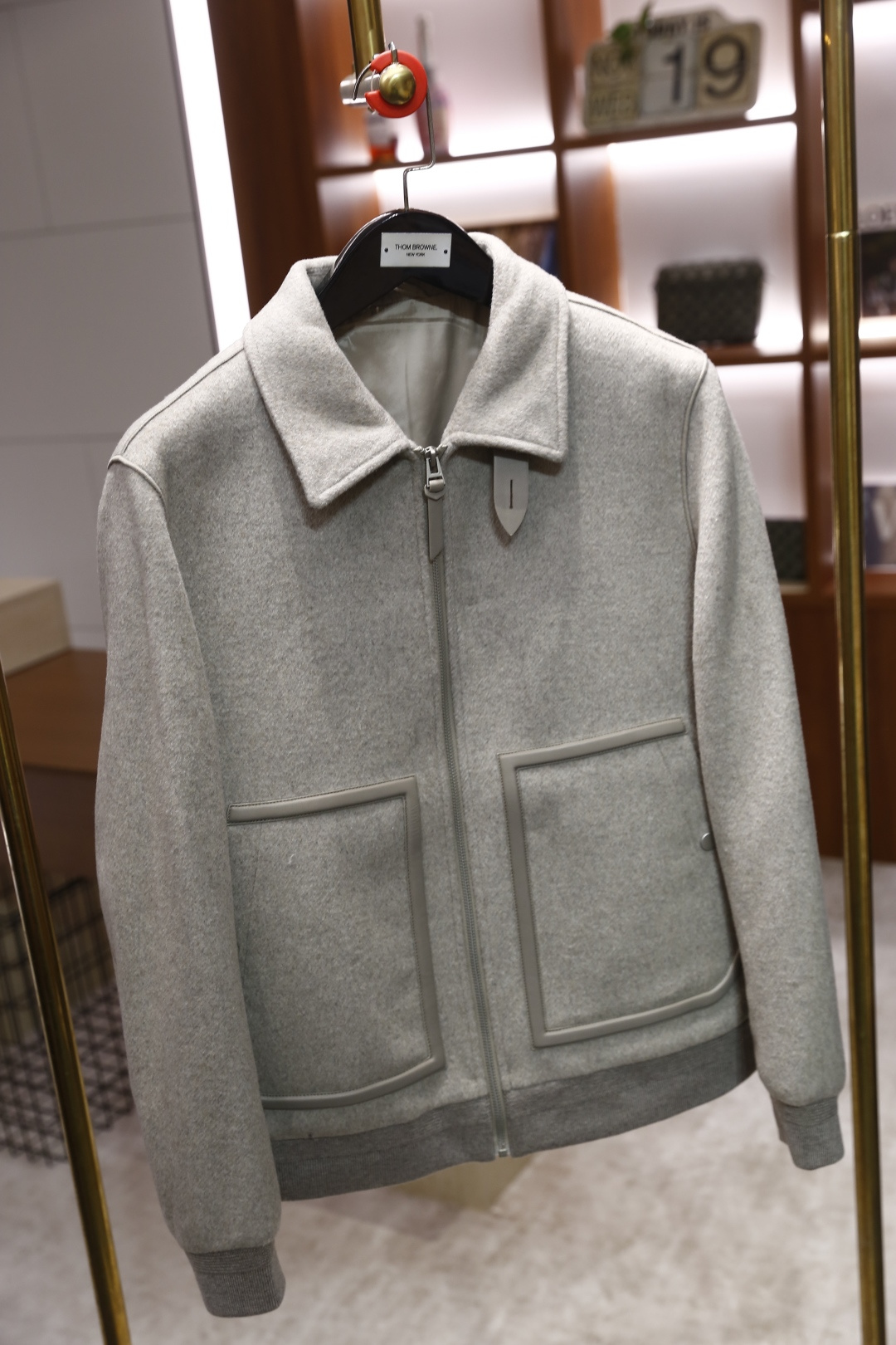 🔥lP🆕.2025秋冬新款🆕时尚男士翻领羊毛夹克👍采用舒适保暖羊毛面料，质地柔软细腻，触感亲肤。它既保留